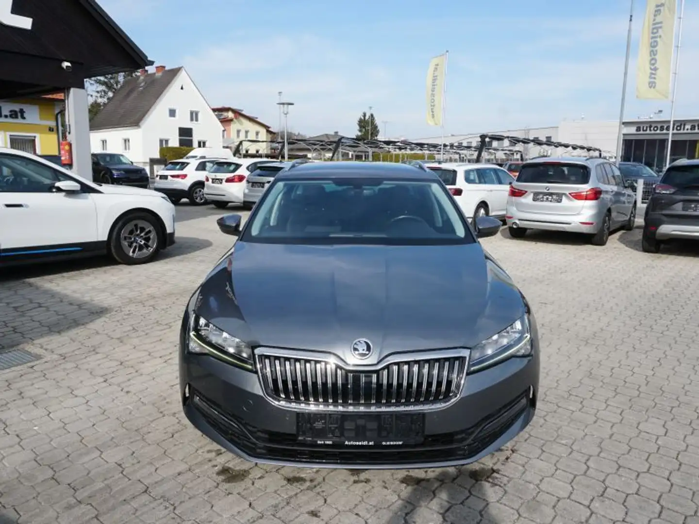 Skoda Superb Kombi 2,0 TDI DSG *2022er+VIRTUAL+LED* Grau - 2
