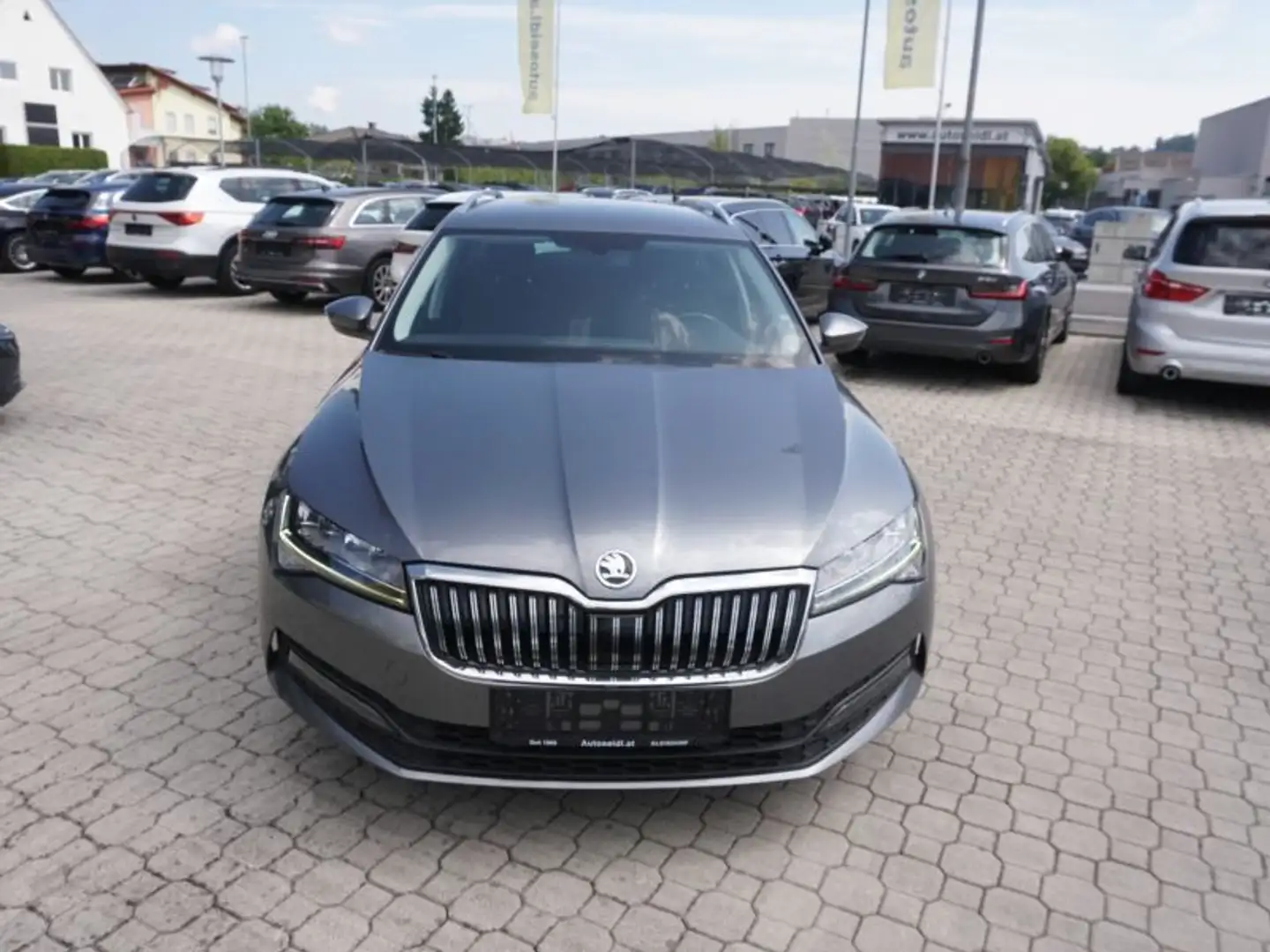 Skoda Superb Kombi 2,0 TDI DSG *2022er+VIRTUAL+LED* Grau - 2