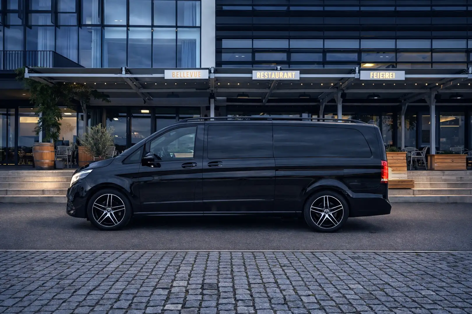 Mercedes-Benz V 300 V 300 d 4 Matic Business Van lang | AMG | Night | Garantie | Airmatic Schwarz - 2