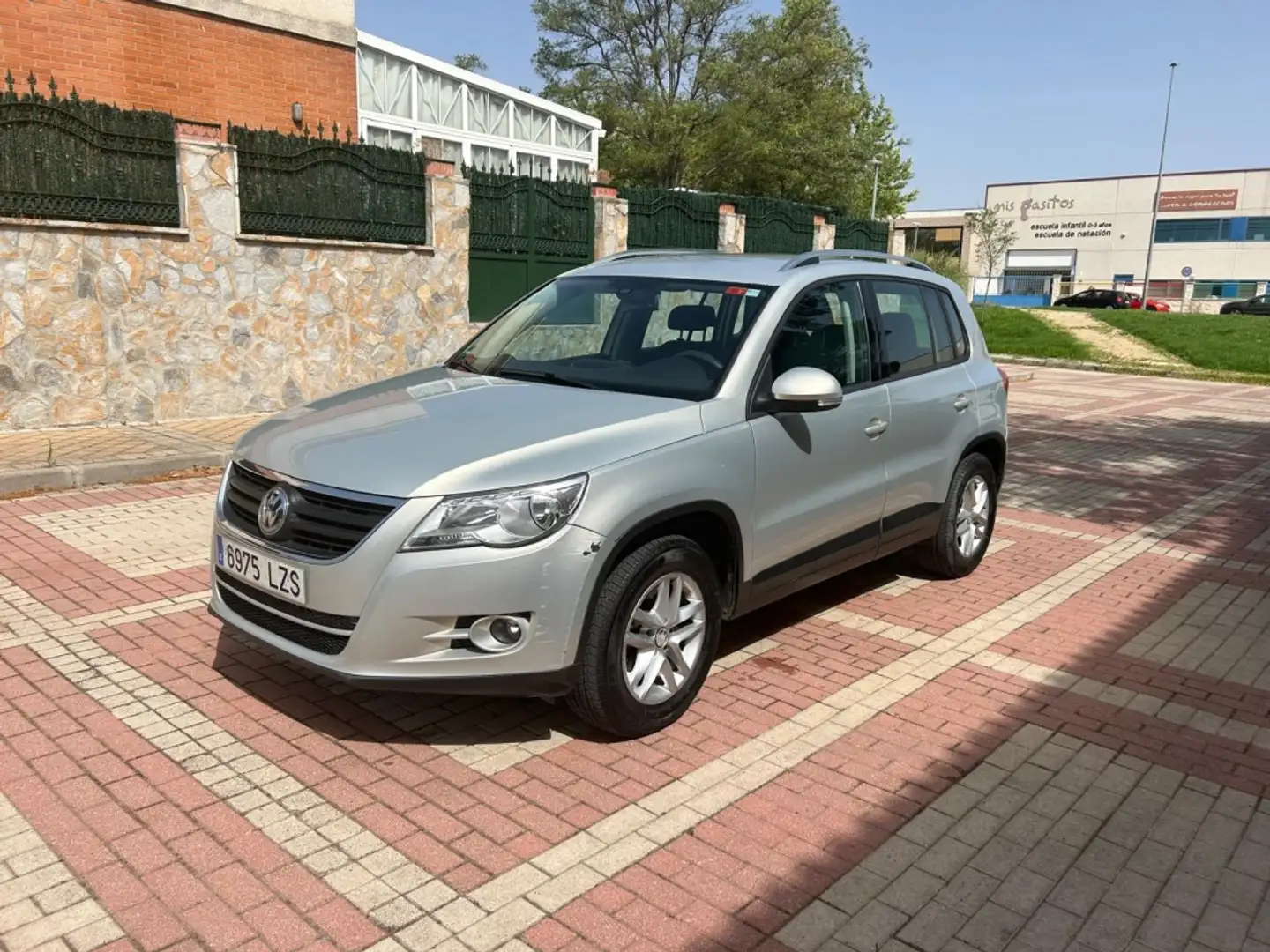 Volkswagen Tiguan 2.0TSI +Motion Tiptronic Gris - 2