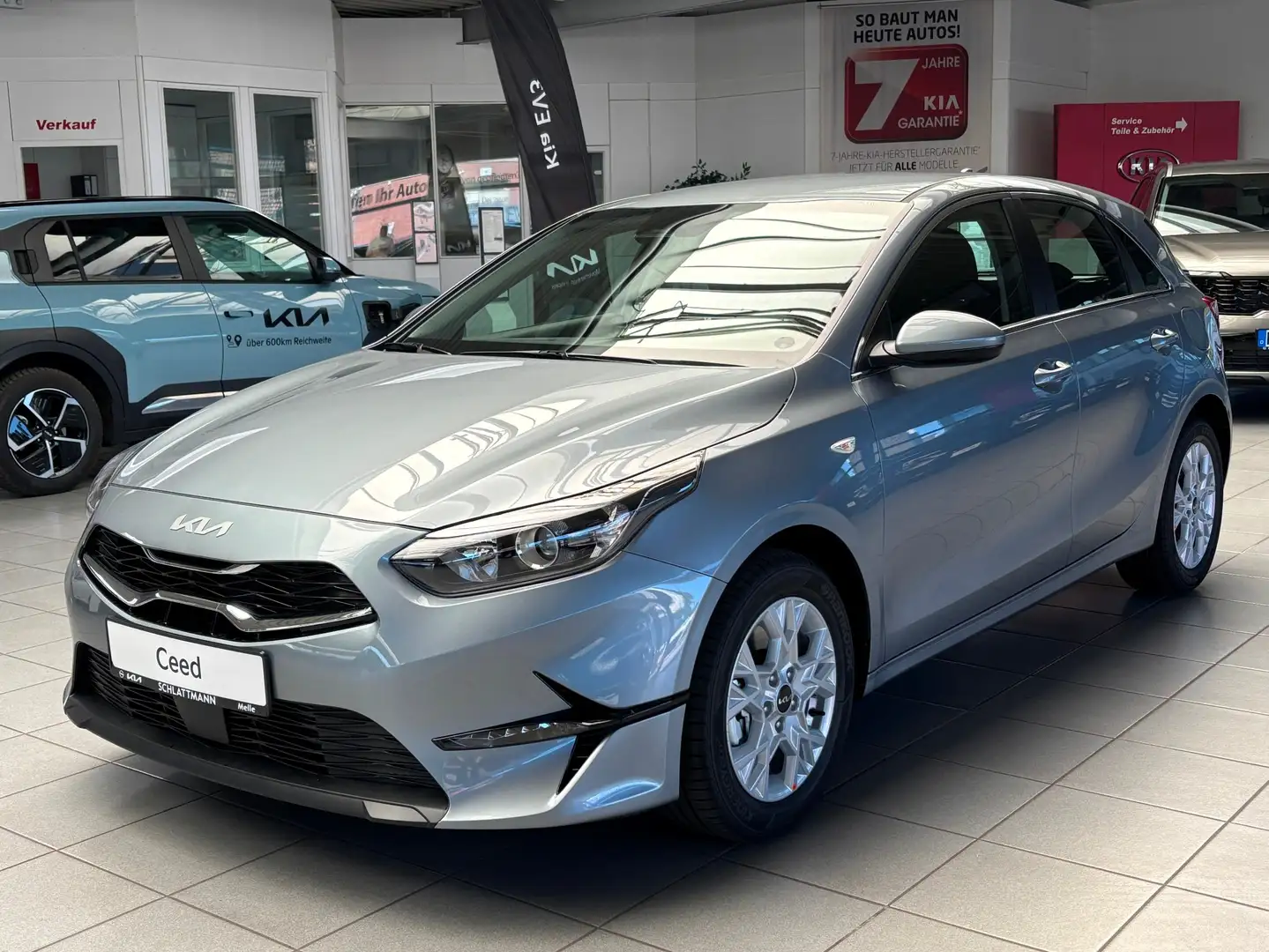 Kia Ceed / cee'd 1.5 Benzin Automatik "Vision" *Navi*RFK*SHZ*LHZ* Plateado - 2