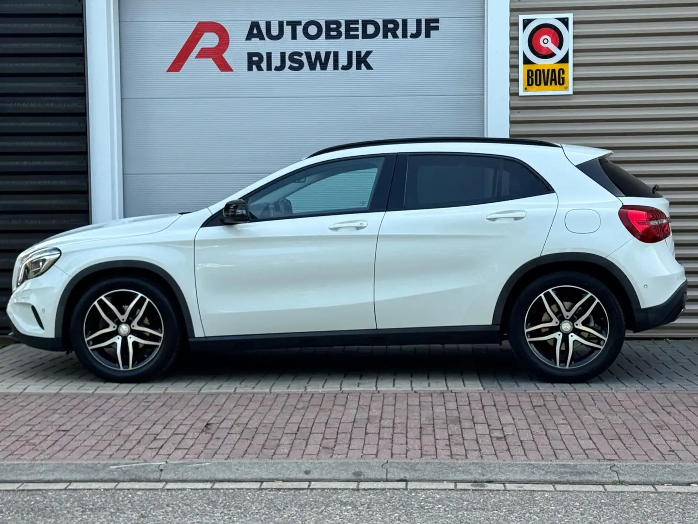 Mercedes-Benz GLA 200 Edition 1 Wit - 2
