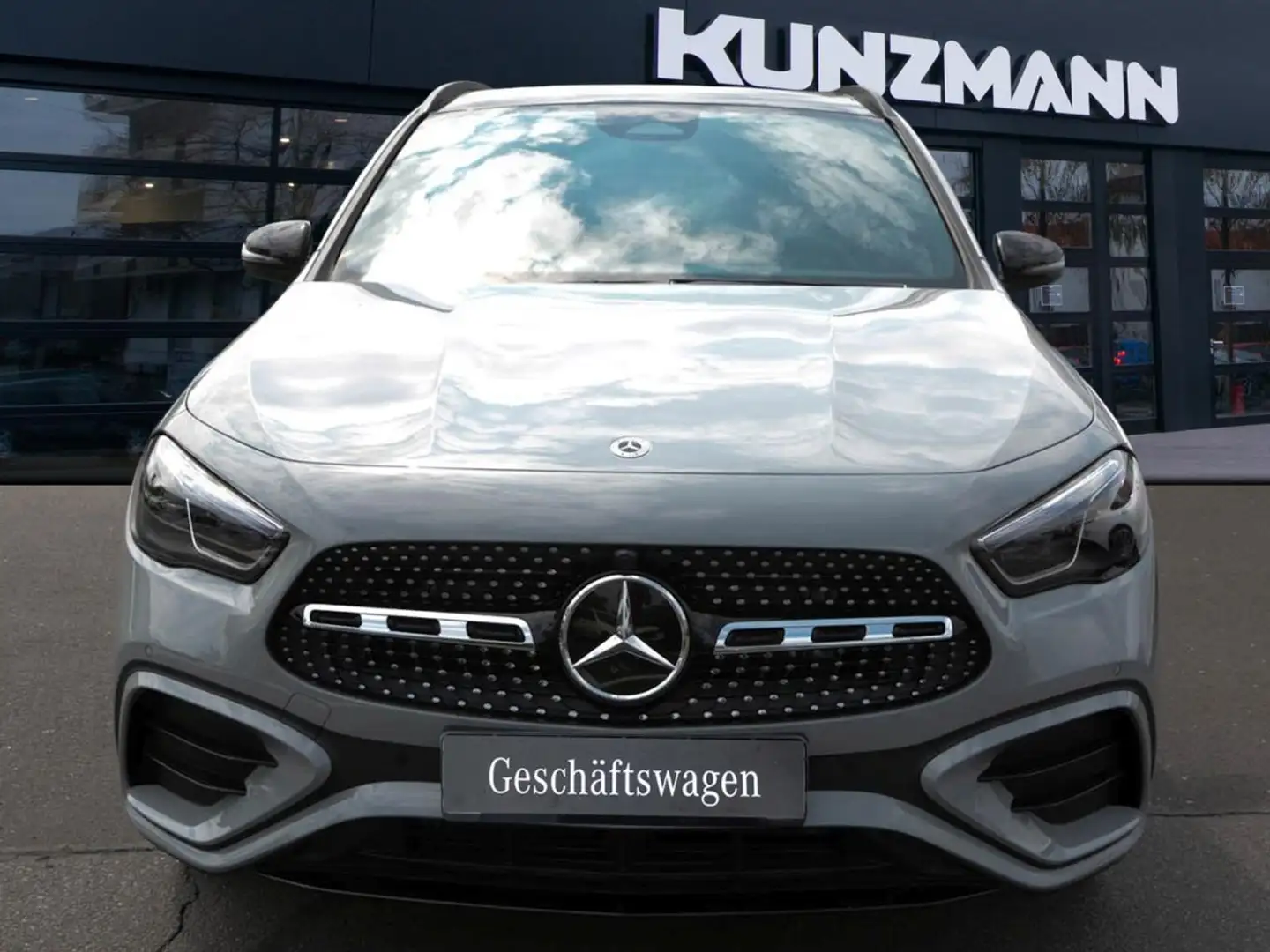 Mercedes-Benz GLA 220 d 4MATIC AMG Night Panorama Kamera AHK Grau - 2