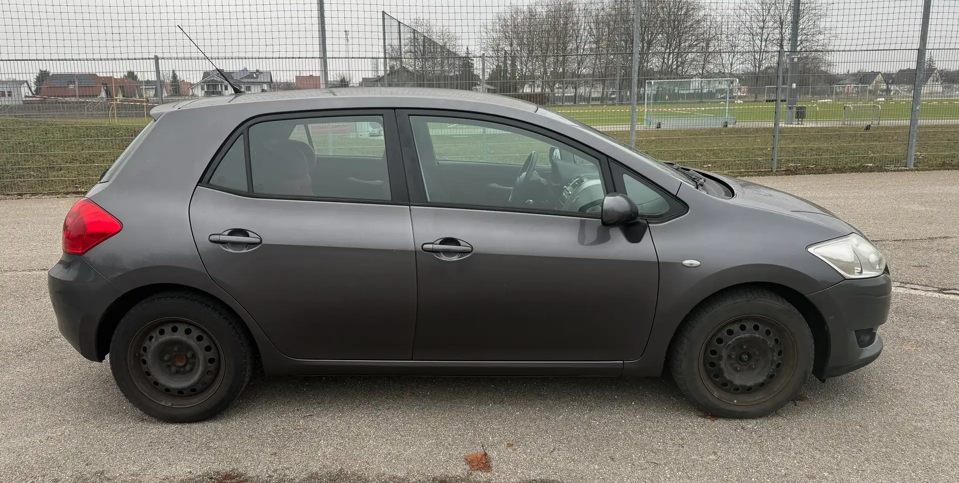Toyota Auris Auris 1,4 VVT-i High High Grau - 2