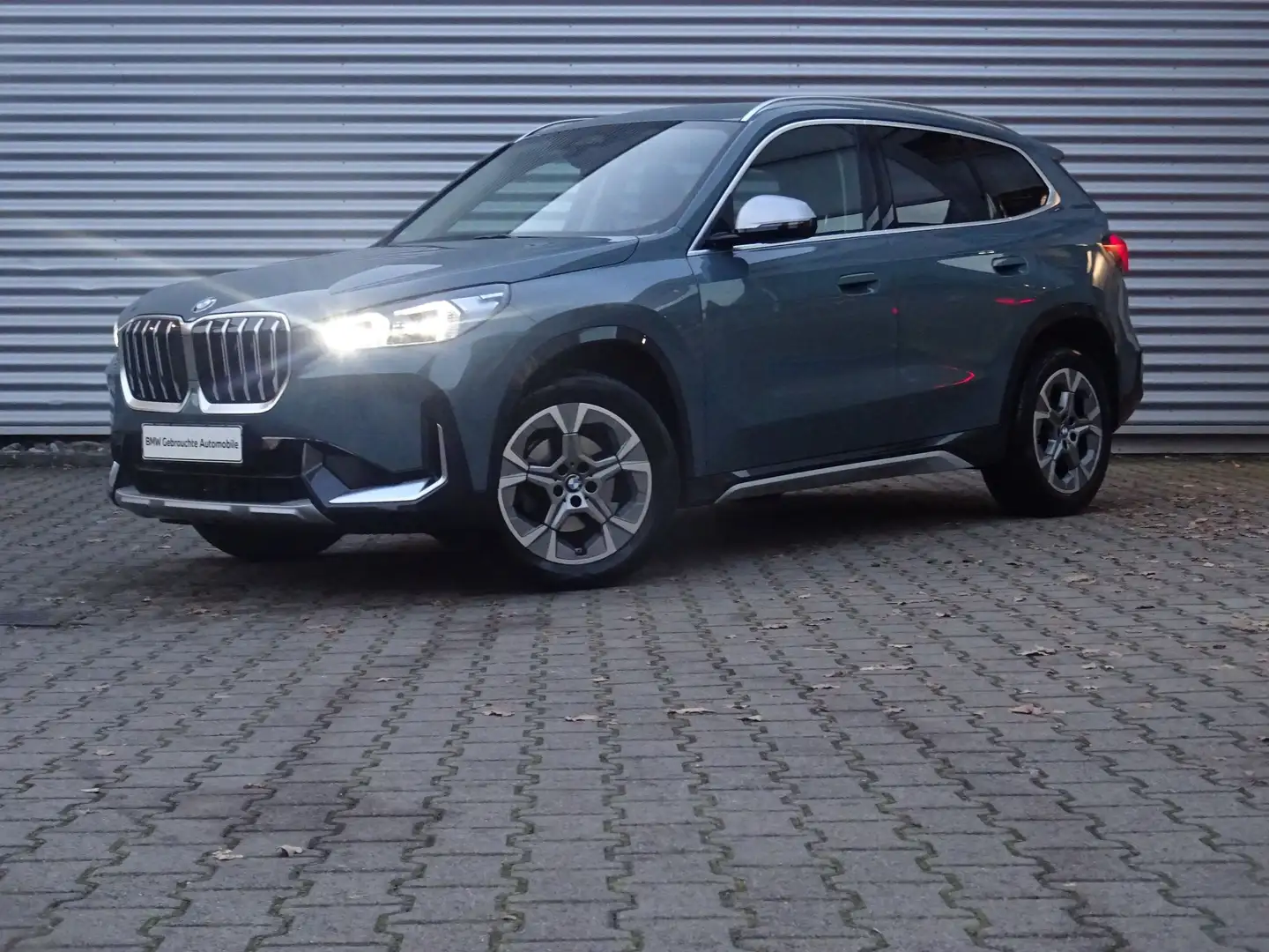 BMW X1 sDrive18i xLine Premium-Paket Sportsitz adLED Grün - 1
