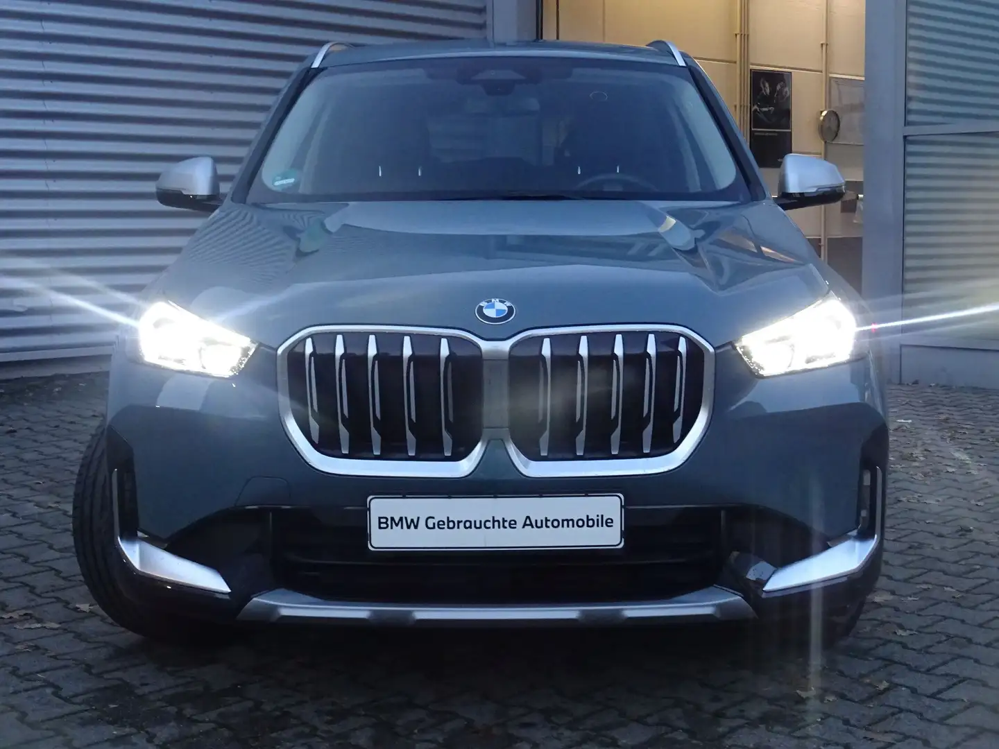 BMW X1 sDrive18i xLine Premium-Paket Sportsitz adLED Grün - 2