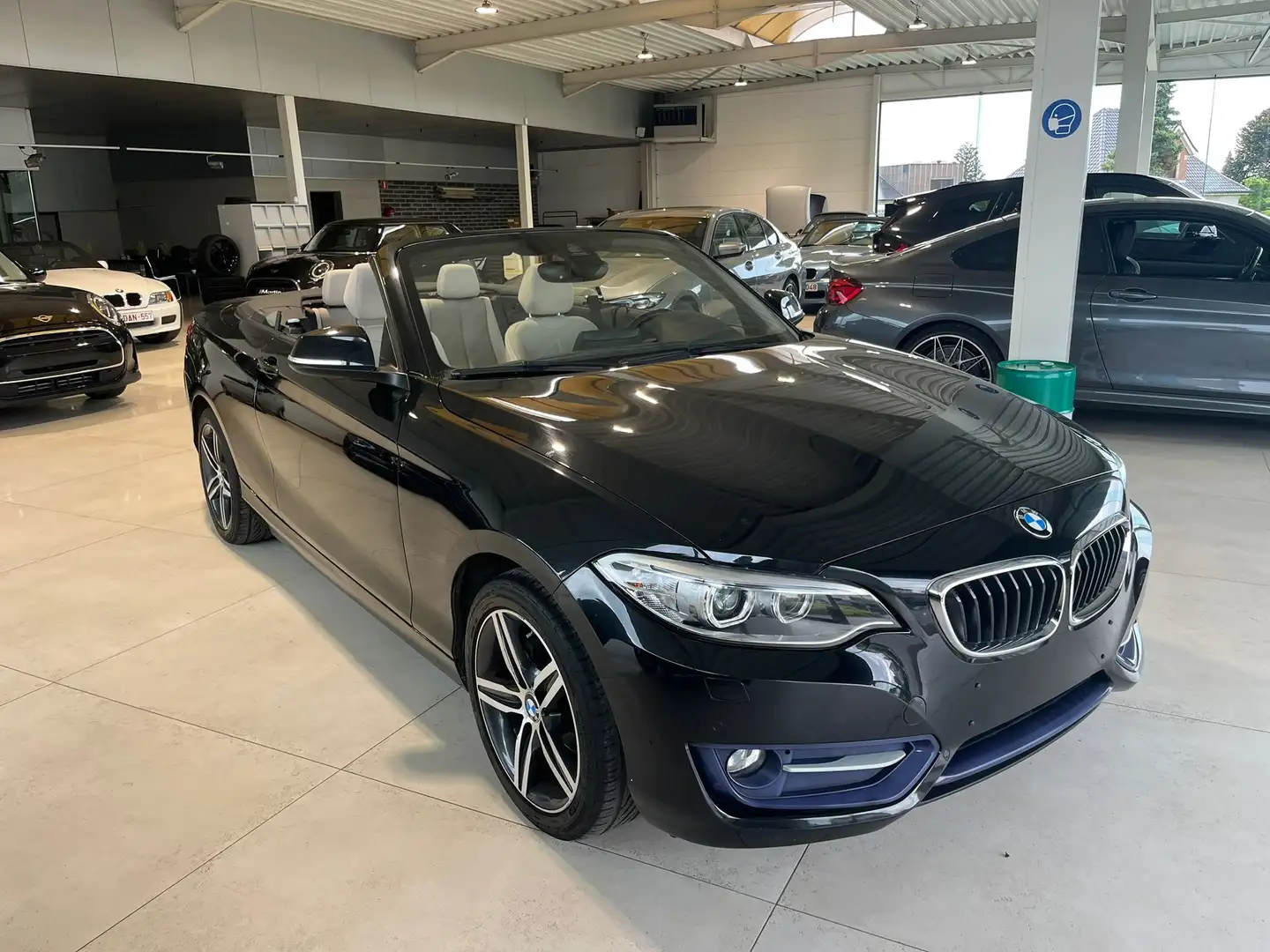 BMW 218 218d Cabrio Sport Line Zwart - 1