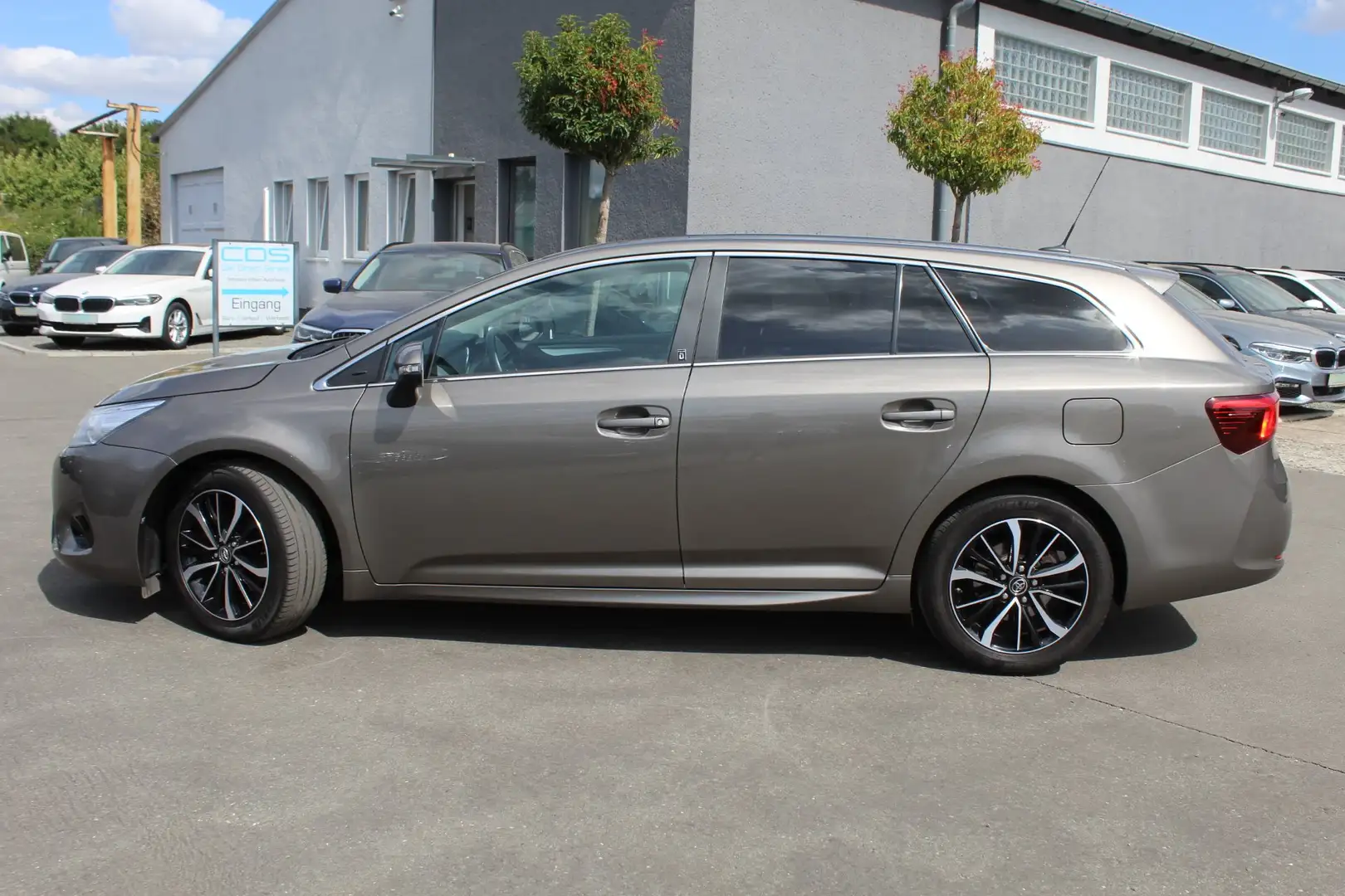 Toyota Avensis Touring Sports Team D +Kamera+Sitzh.+NAVI+Tempo.+ Grau - 1