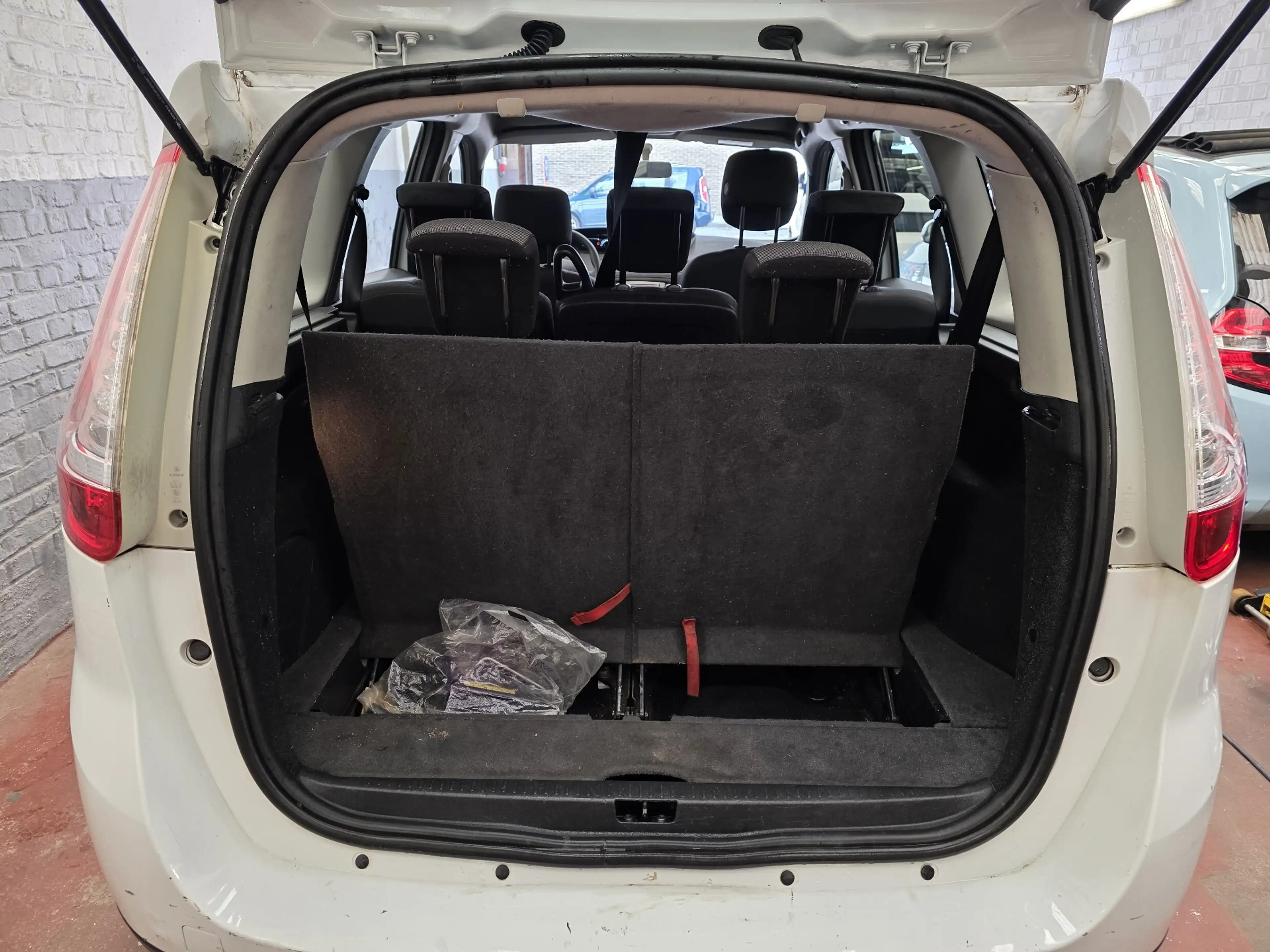 Renault Grand Scenic Grand Scénic 1.5 dCi Energy Intens 7pl. — photo 9