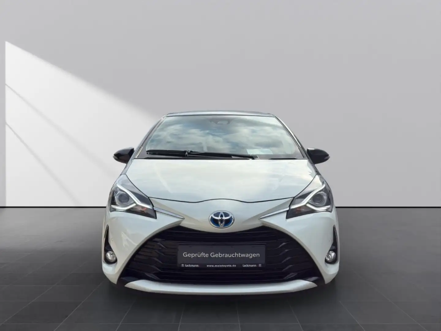 Toyota Yaris Hybrid Style Selection*PlusPaket*x-connect* Weiß - 2