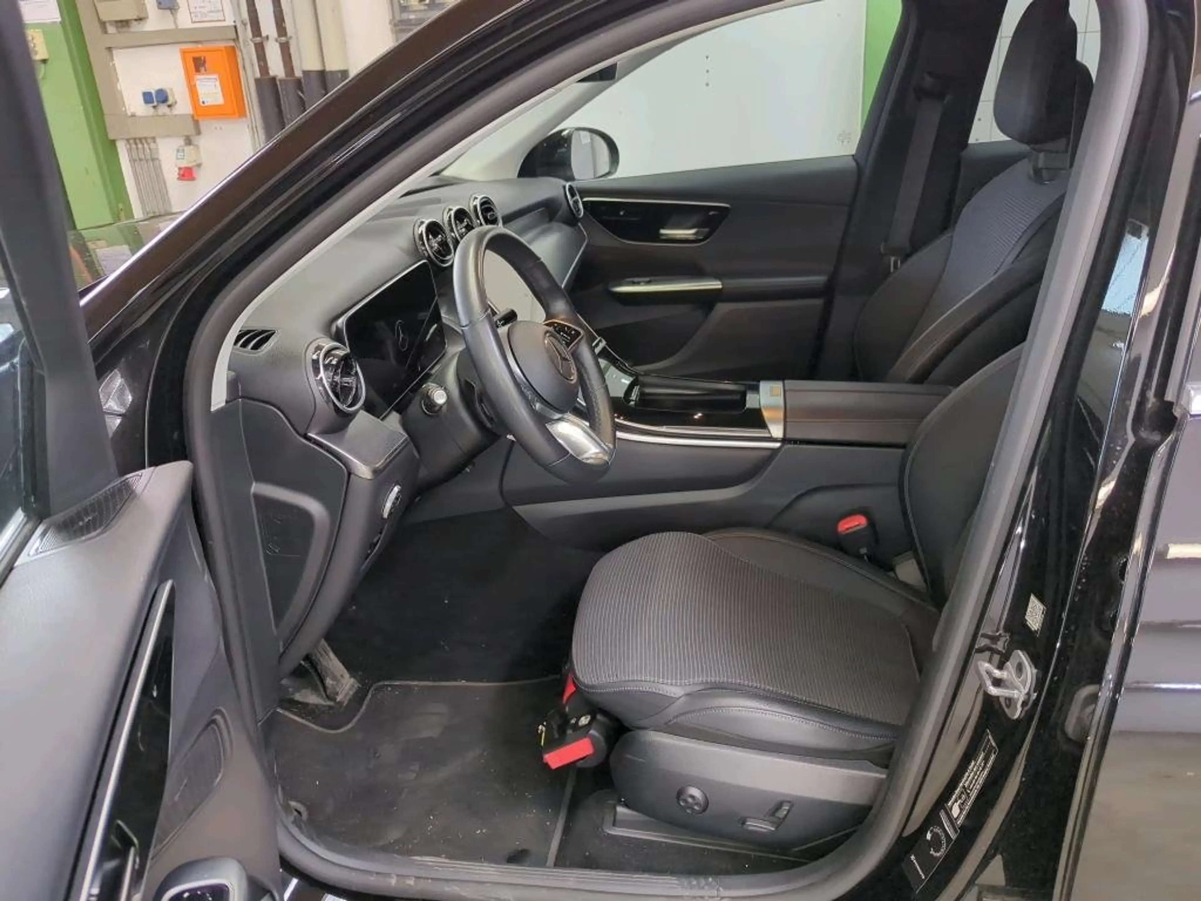 Mercedes-Benz GLC 220 d Avantgarde 4Matic AHK ACC El.Heckkl. — photo 8