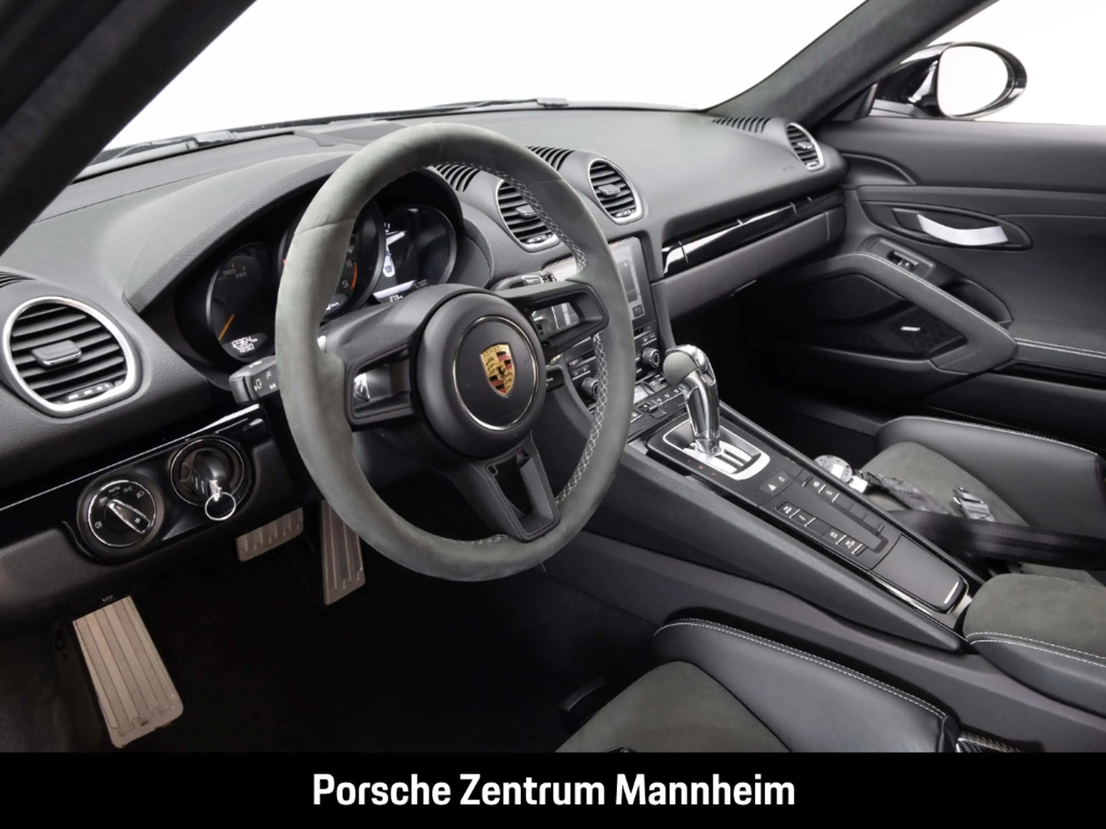Porsche Cayman 718 GT4 — photo 4