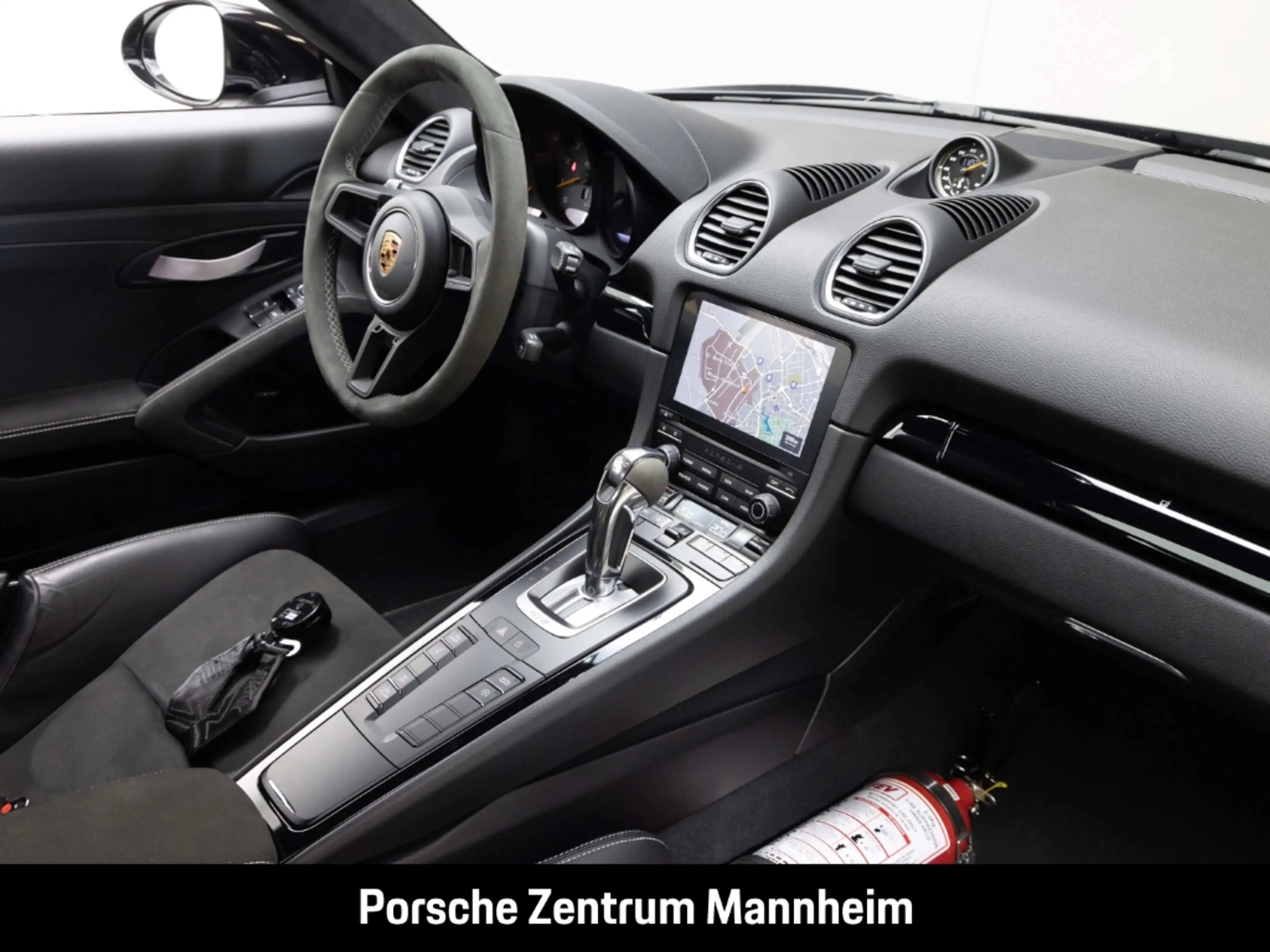 Porsche Cayman 718 GT4 — photo 15