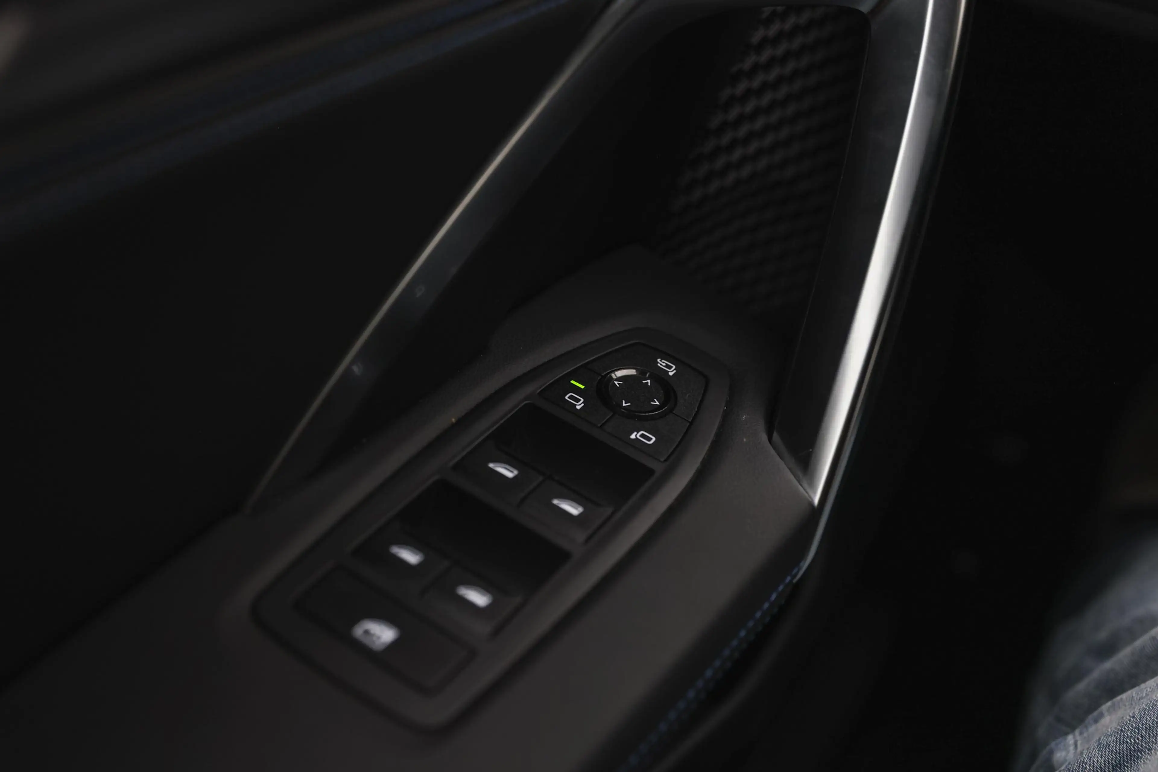 BMW iX2 eDrive20 M Sport / Sportstoelen / Achteruitrijcame — photo 12