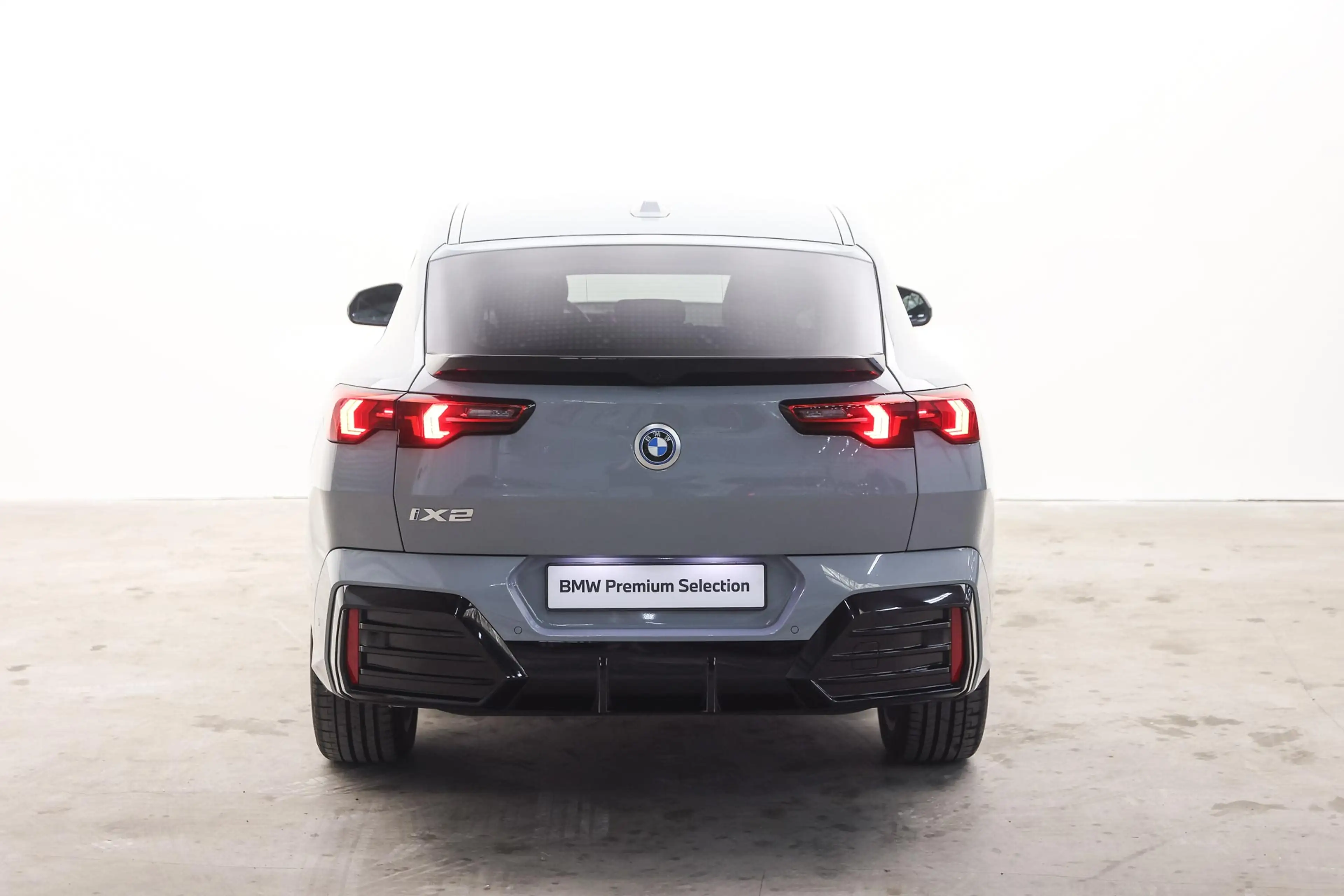 BMW iX2 eDrive20 M Sport / Sportstoelen / Achteruitrijcame — photo 6