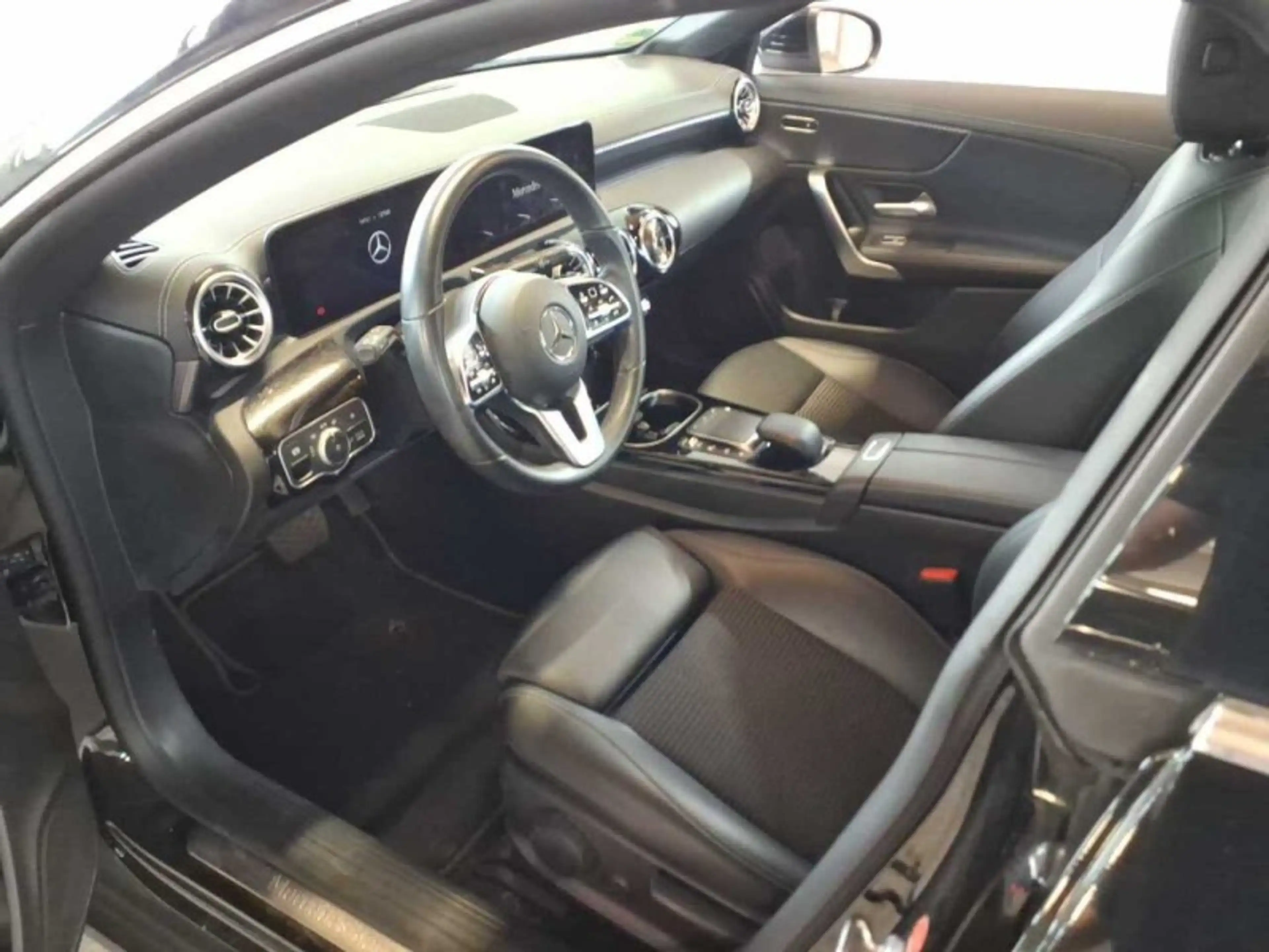 Mercedes-Benz CLA 250 Lim*MBUX*ACC*MBEAM*ST-heiz*Ambiente*SHZ* — photo 3