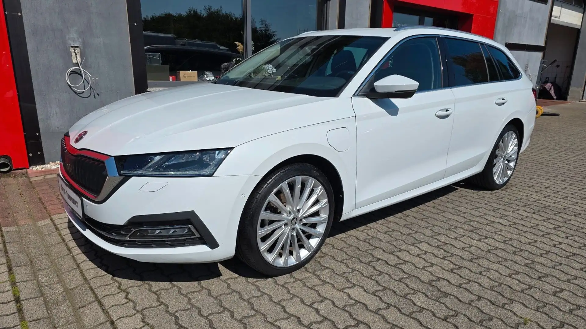 Skoda Octavia Style iV*Sitzh*Panorama*Navi*LED*Headup Weiß - 2