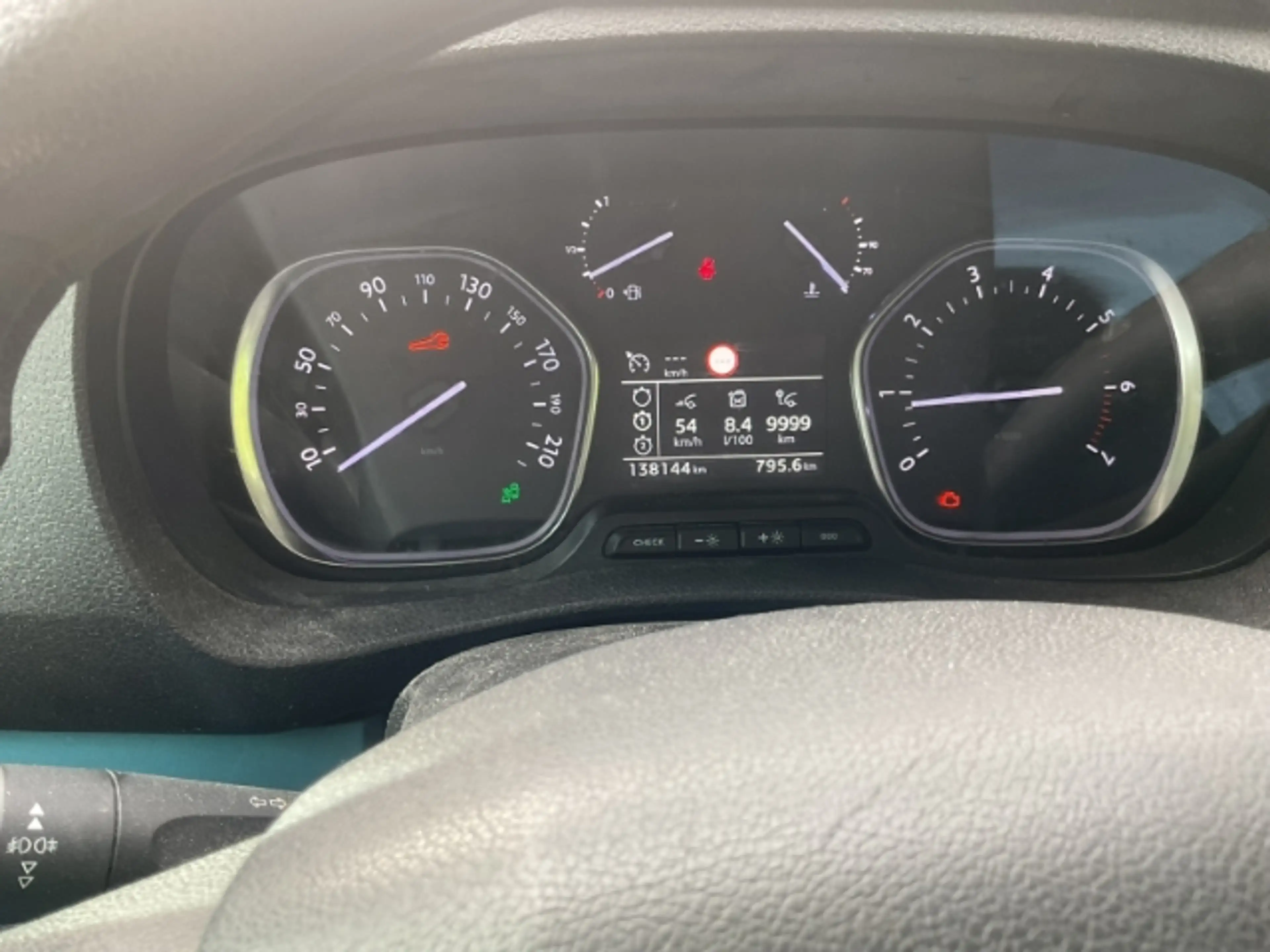 Peugeot Traveller Active L2 Dangel 4x4 AHK Navi DAB SHZ Totwinkelass — photo 8