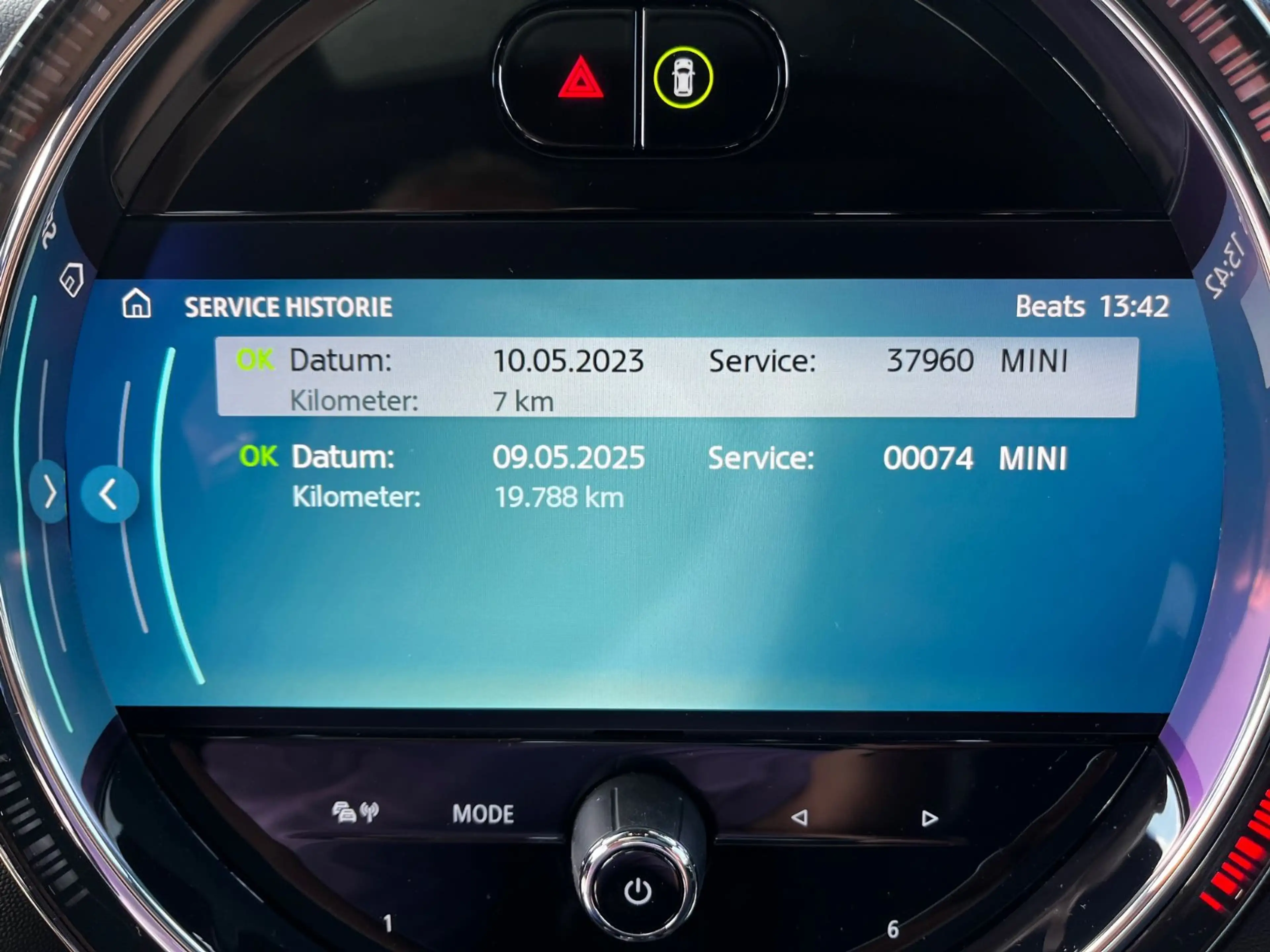 MINI Cooper SE Pano HUD Navi LED KAM DAB H/K Kom — photo 17