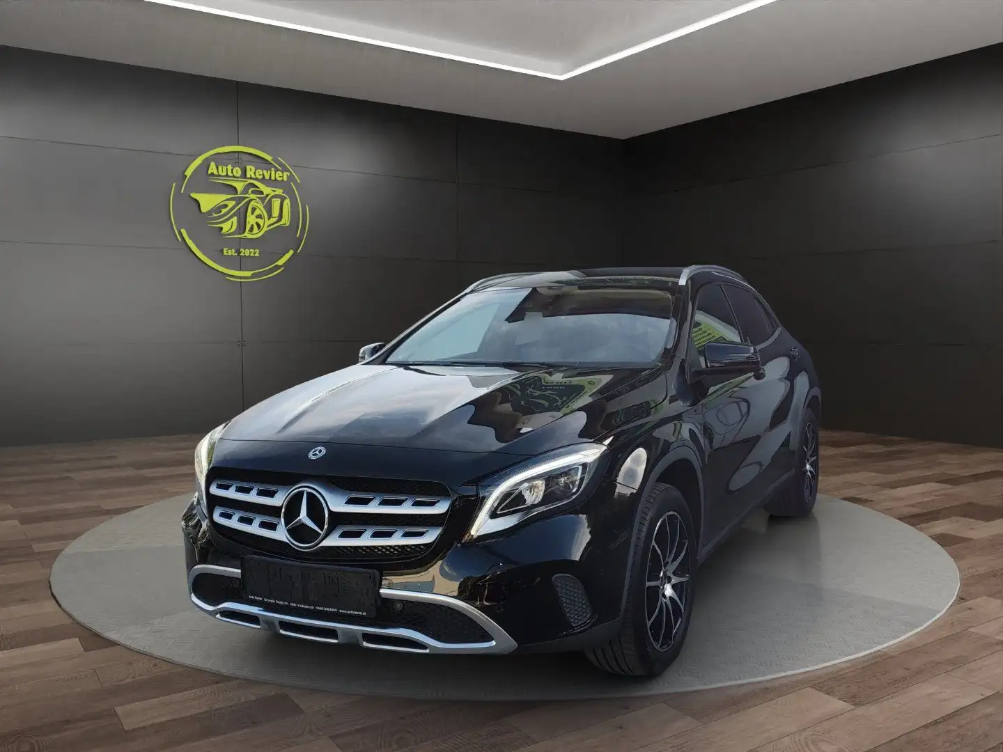 Mercedes-Benz GLA 180 GLA-Klasse GLA 180 Urban Schwarz - 1