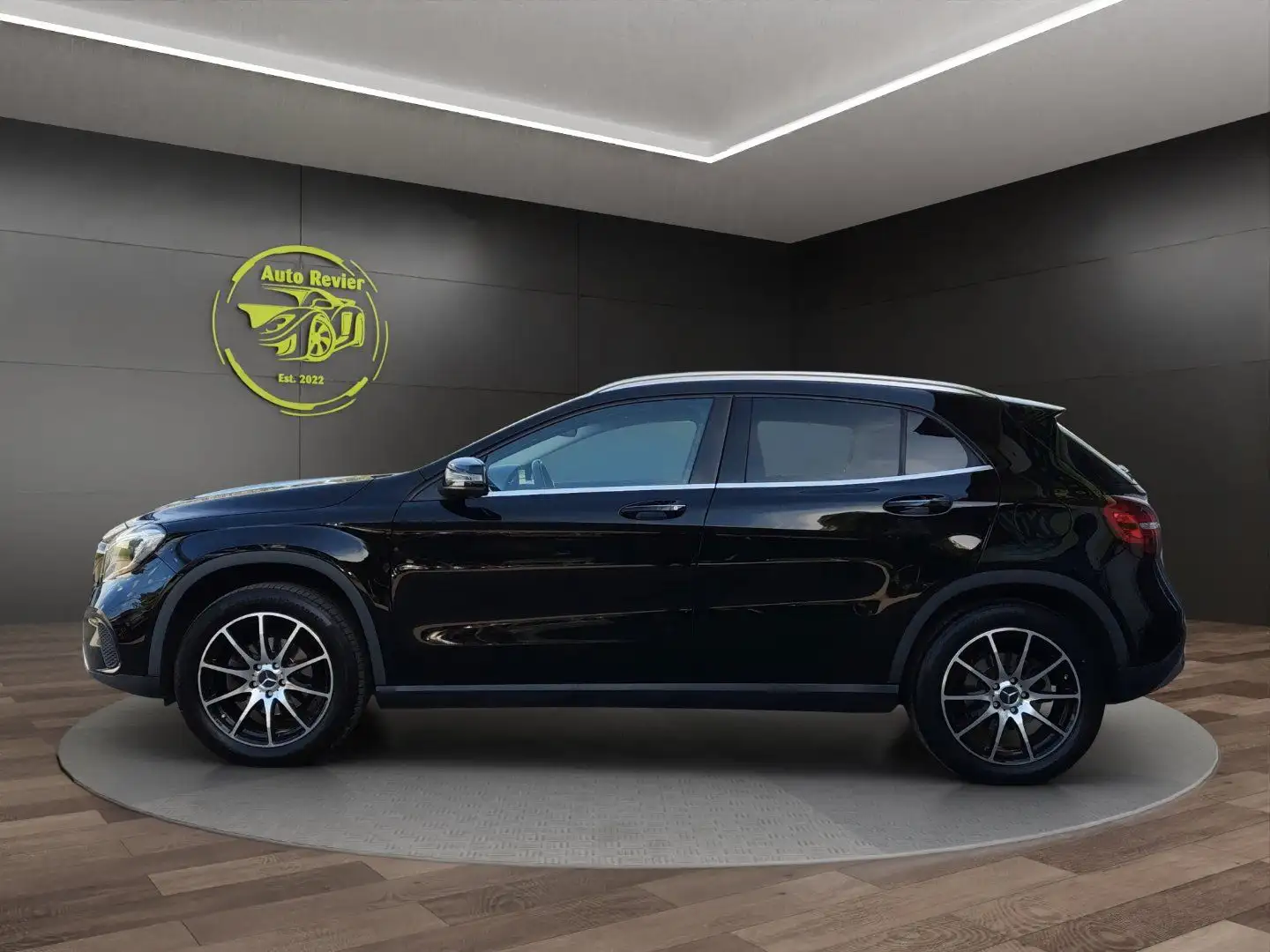 Mercedes-Benz GLA 180 GLA-Klasse GLA 180 Urban Schwarz - 2