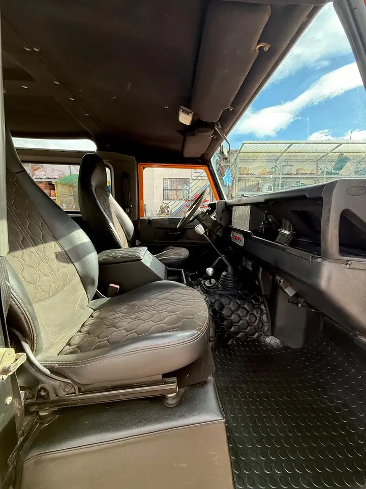 Land Rover Defender 90 2.5 td5 County SW, foto 7