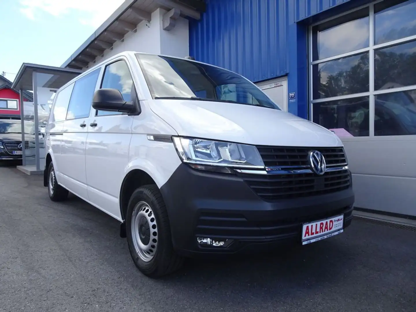 Volkswagen T6.1 Transporter Kastenwagen Plus LR 2,0 TDI 4Motion 5-Sitze Weiß - 2