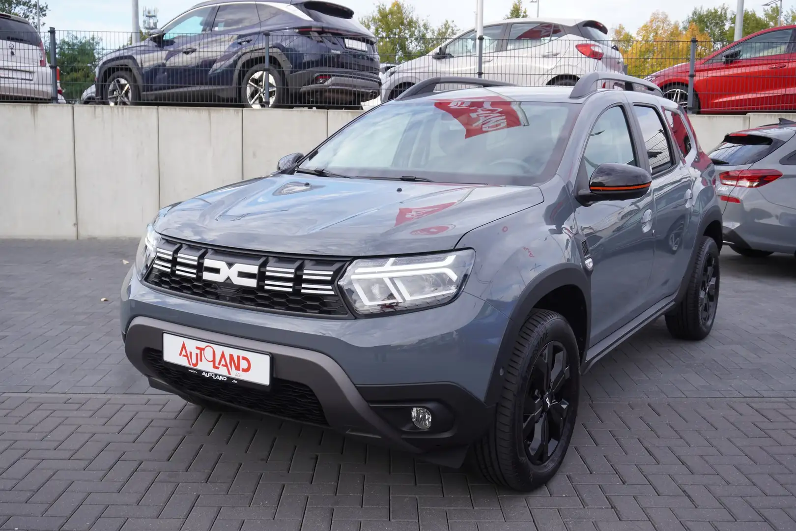 Dacia Duster 1.3 TCE Extreme EDC LED Navi 360° DAB AHK Gris - 2