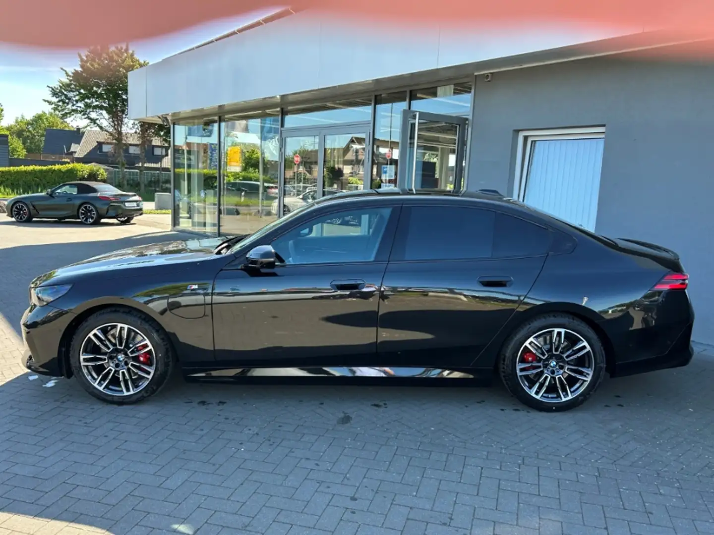BMW 530 e Limo M Sport AHK Autobahnassis Schwarz - 2