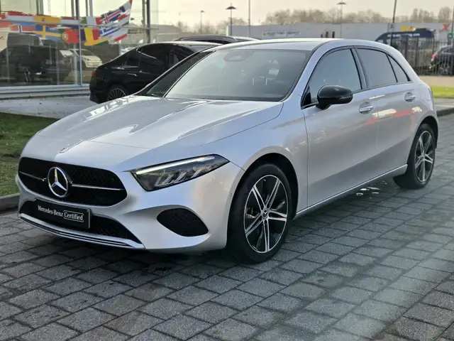 Mercedes-Benz A 250 A 250 e PHEV Luxury Line (160 kW)