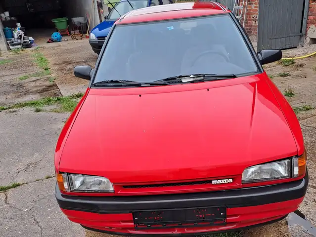 Mazda 323