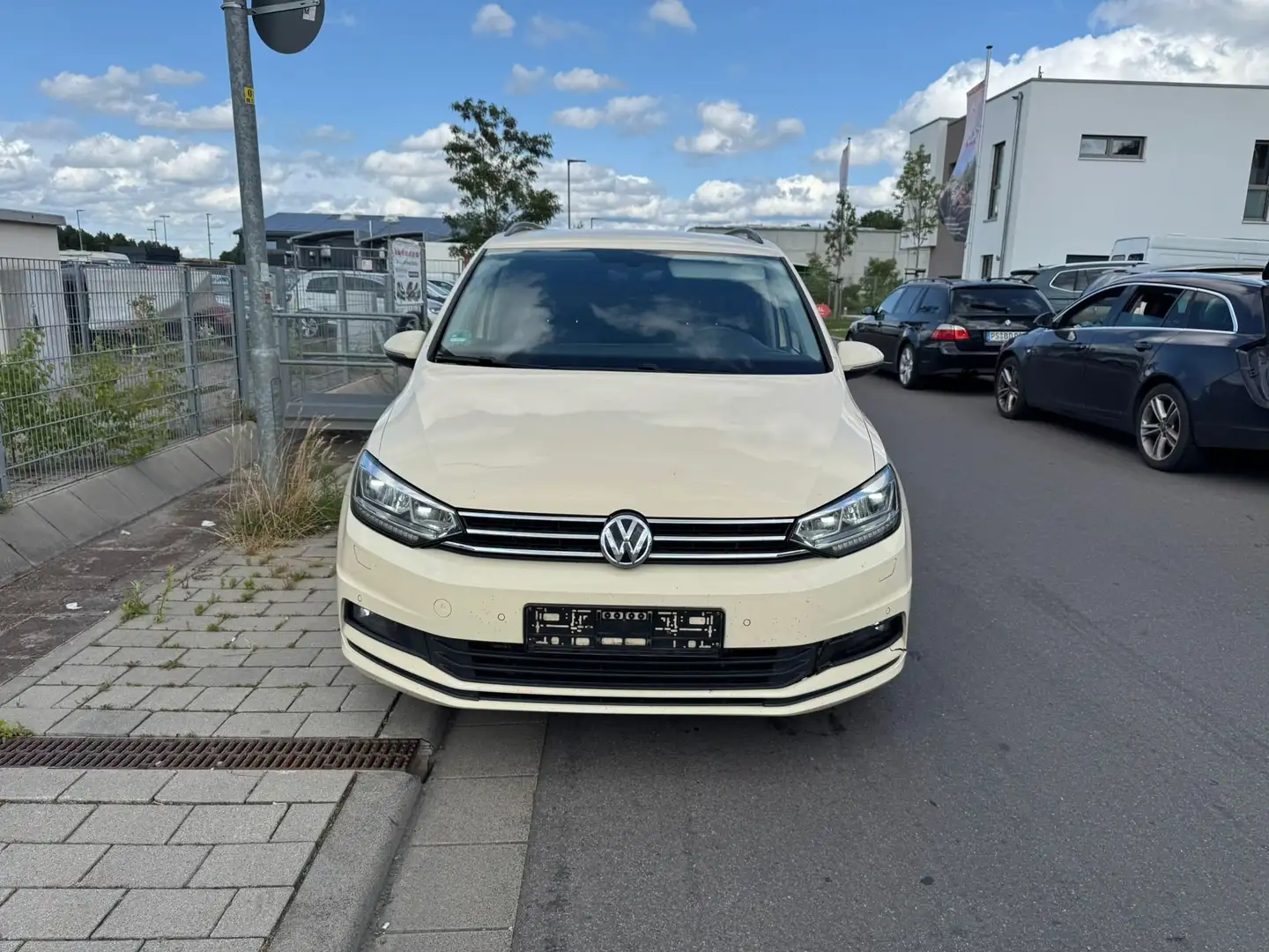 Volkswagen Touran 2.0 TDI SCR DSG Trendline Gelb - 2