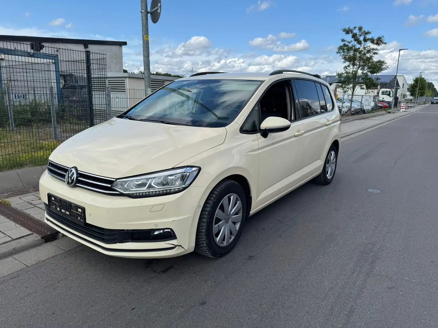 Volkswagen Touran 2.0 TDI SCR DSG Trendline Gelb - 1