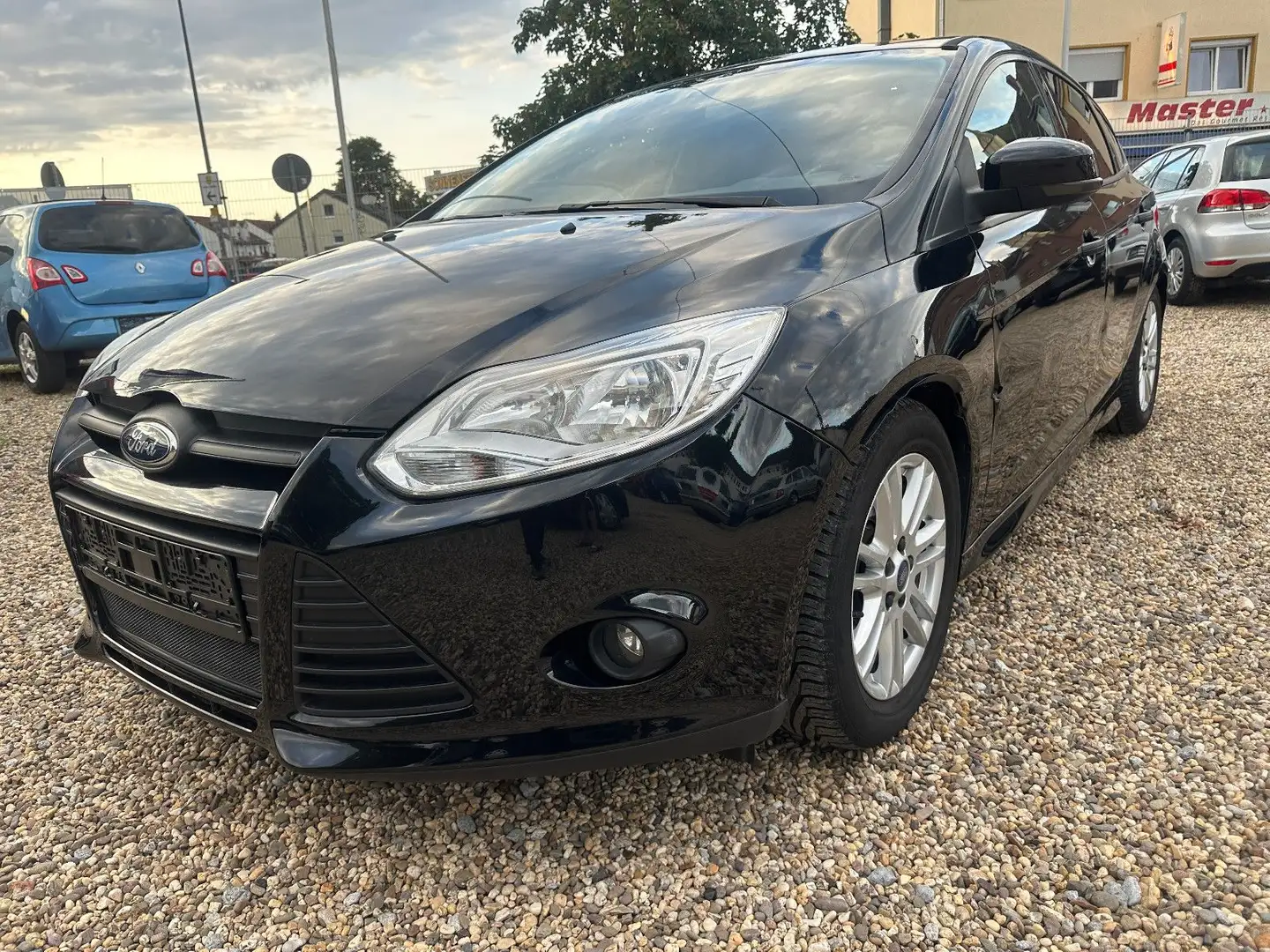 Ford Focus Lim. 1,6 Trend crna - 2