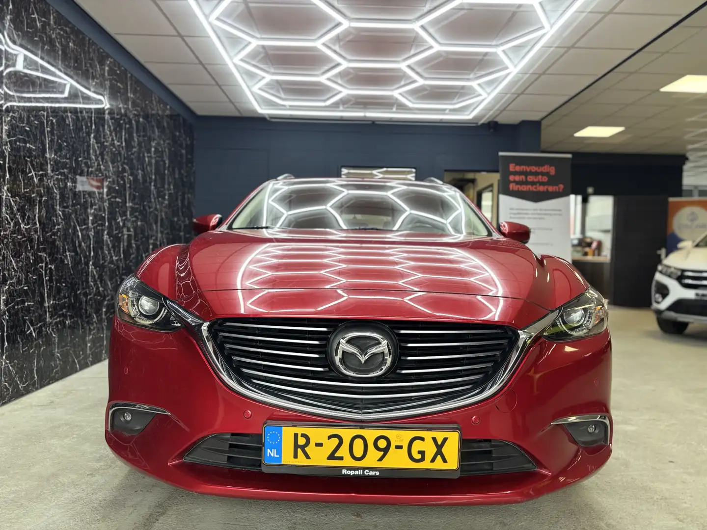 Mazda 6 Sportbreak 2.0 SkyActiv-G 145 S Rood - 2