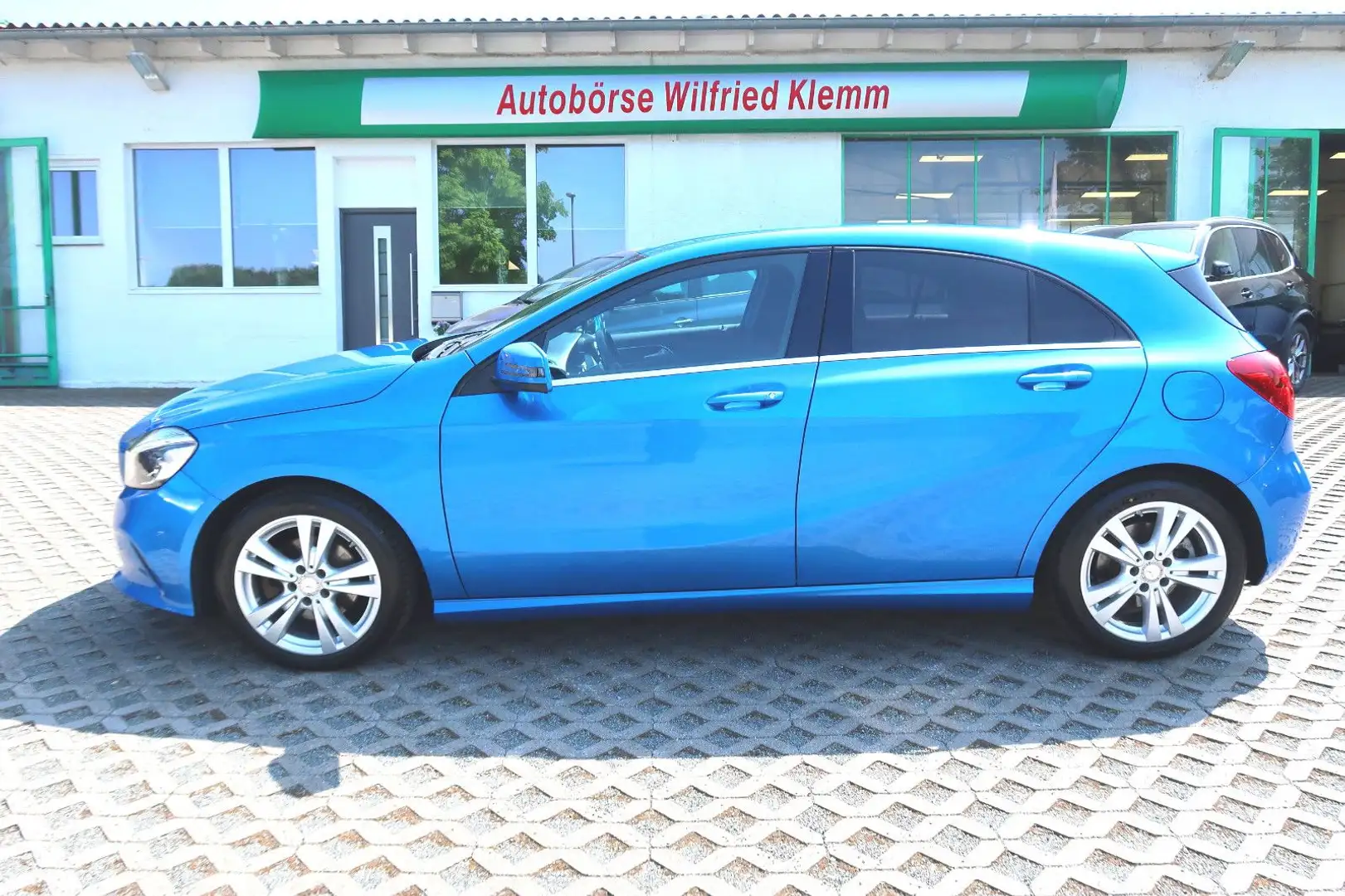 Mercedes-Benz A 200 A200d4MATICUrbanDCT"Navi"AHK"17"LED"Standh"Leder Blau - 1