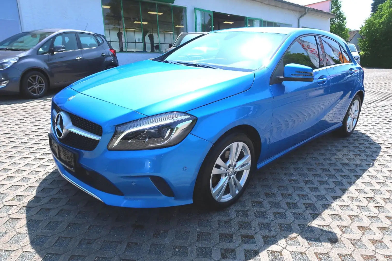 Mercedes-Benz A 200 A200d4MATICUrbanDCT"Navi"AHK"17"LED"Standh"Leder Blau - 2