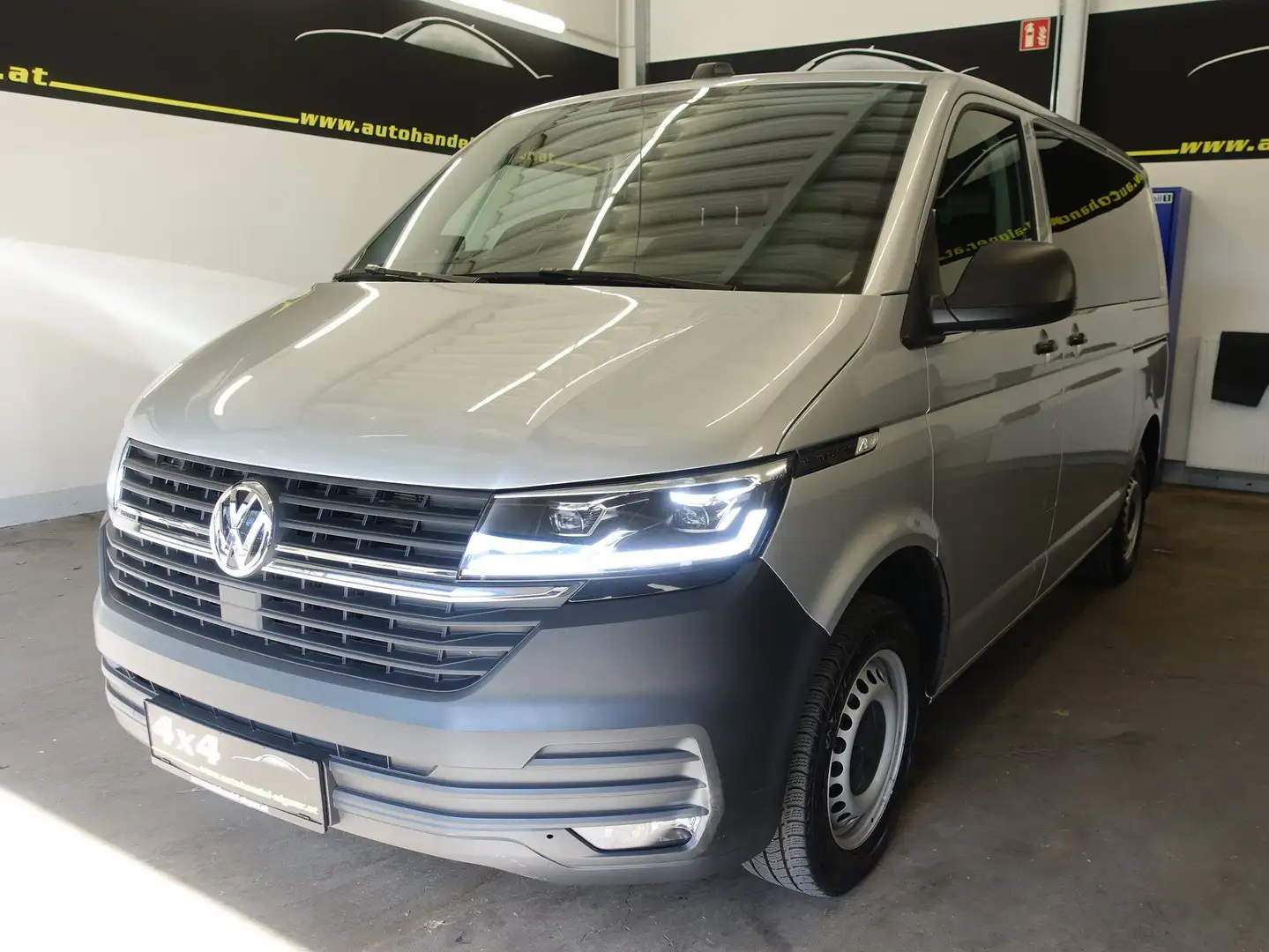 Volkswagen T6.1 Kombi KR 2,0 TDI 4Motion DSG Grau - 1