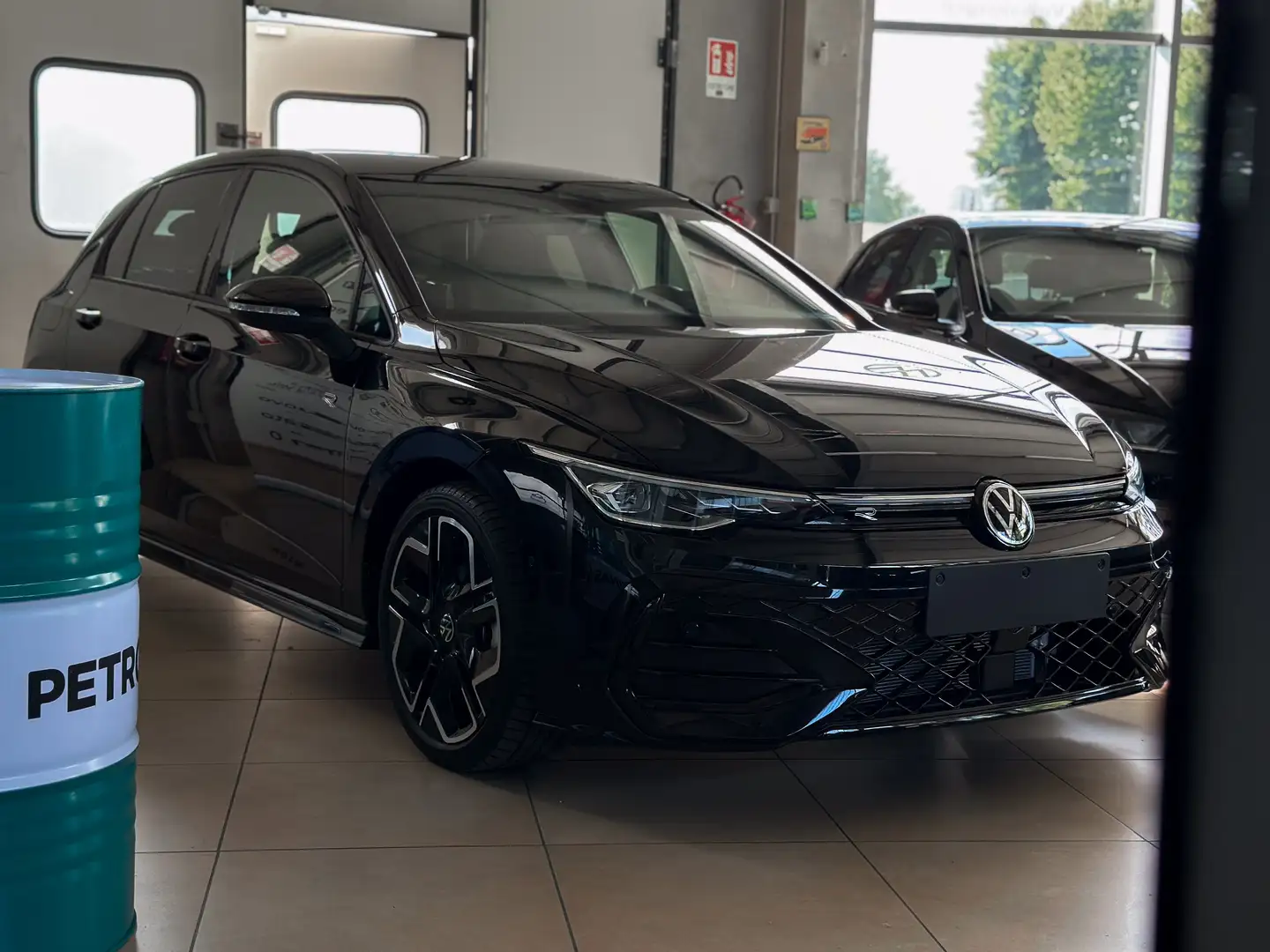 Volkswagen Golf 2.0 tdi R-Line Plus 150cv dsg MANUTENZIONE INCLUSA Nero - 2