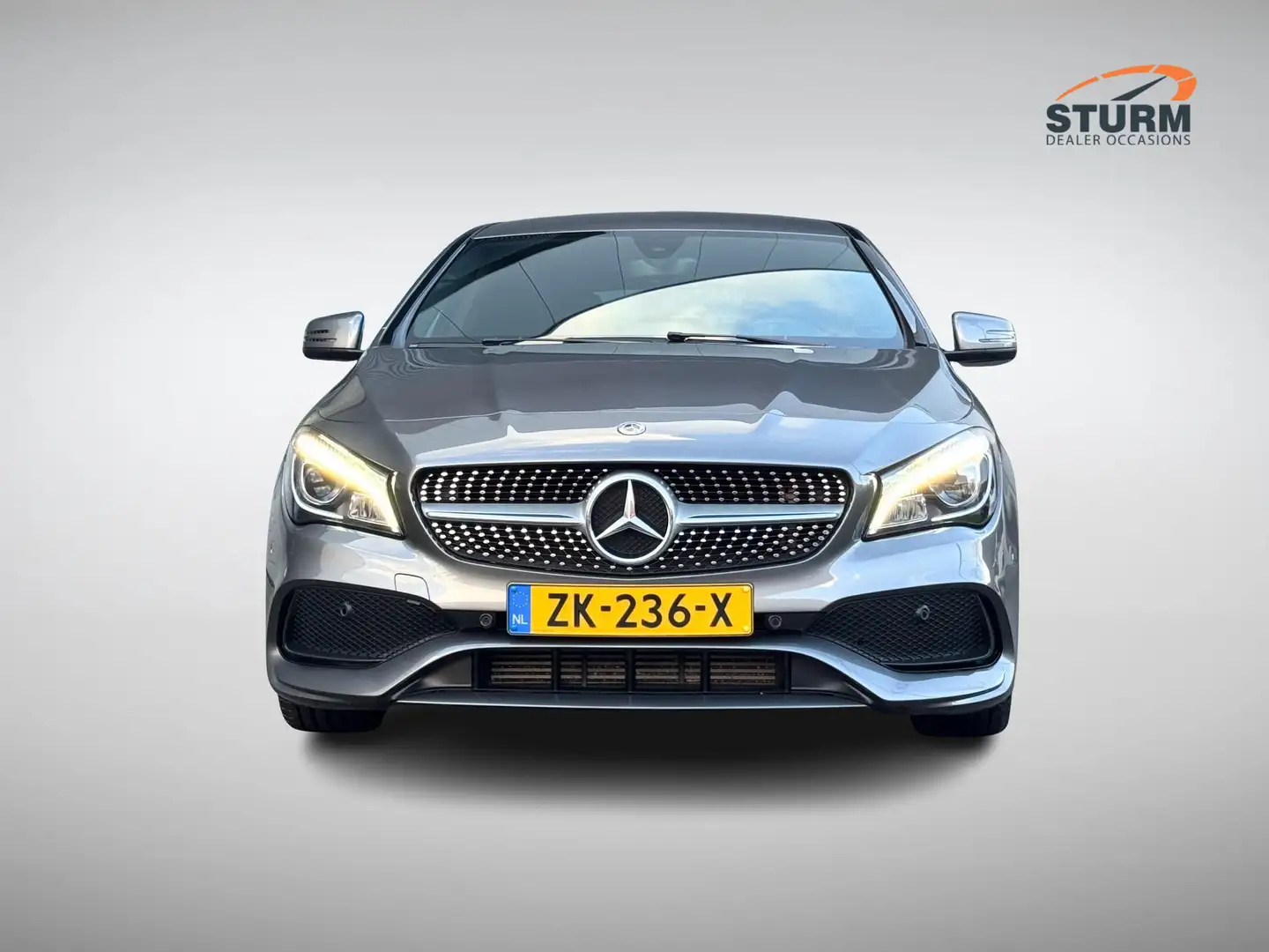 Mercedes-Benz CLA 180 Shooting Brake AMG-Line Automaat, NL-Auto! Gris - 2