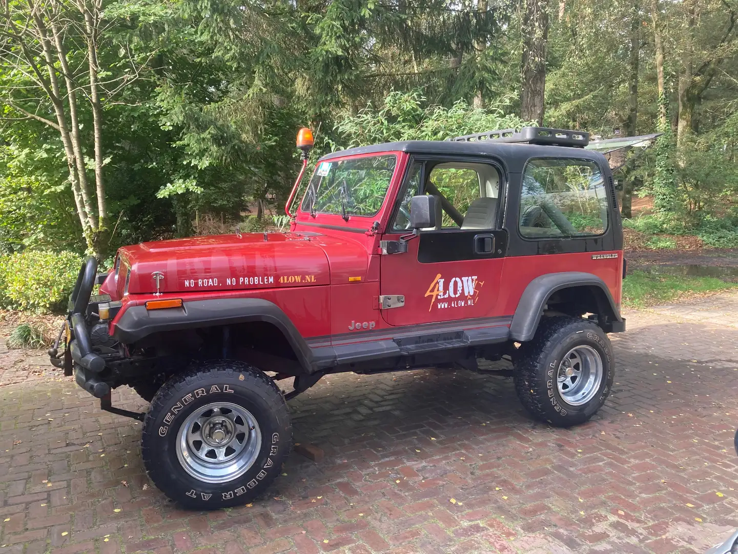 Jeep Wrangler Cherokee 2.5 Softtop Rouge - 1
