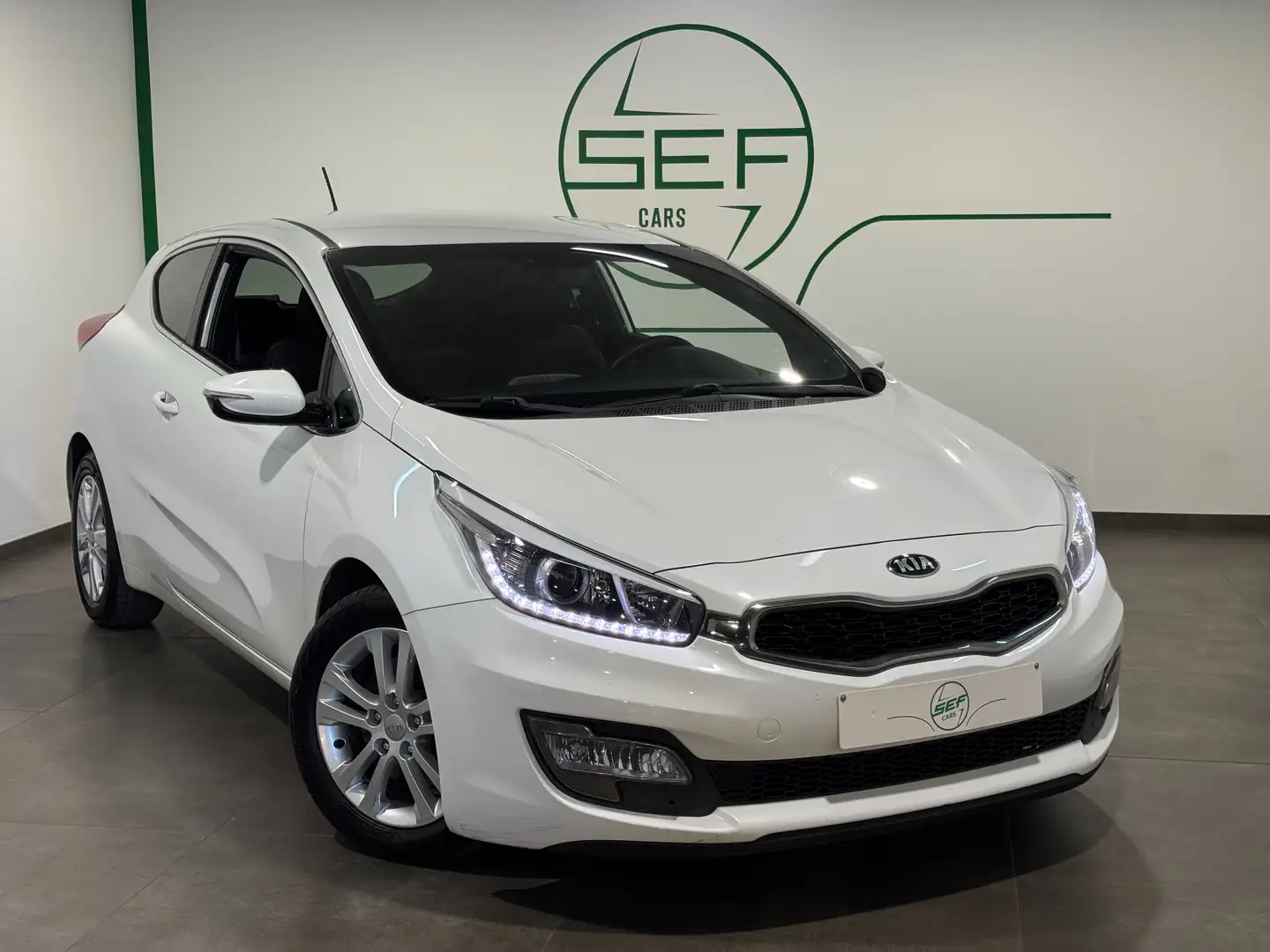 Kia ProCeed / pro_cee'd ** 1.6 CRDi ** GPS ** A/C ** Garantie 12 mois ** Білий - 1