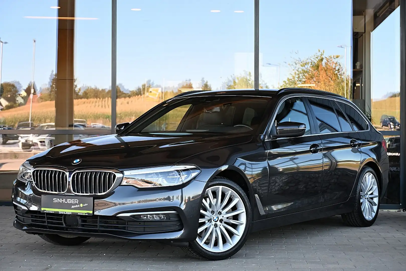BMW 520 d Touring Aut., ACC, Leder, AHV Grau - 1