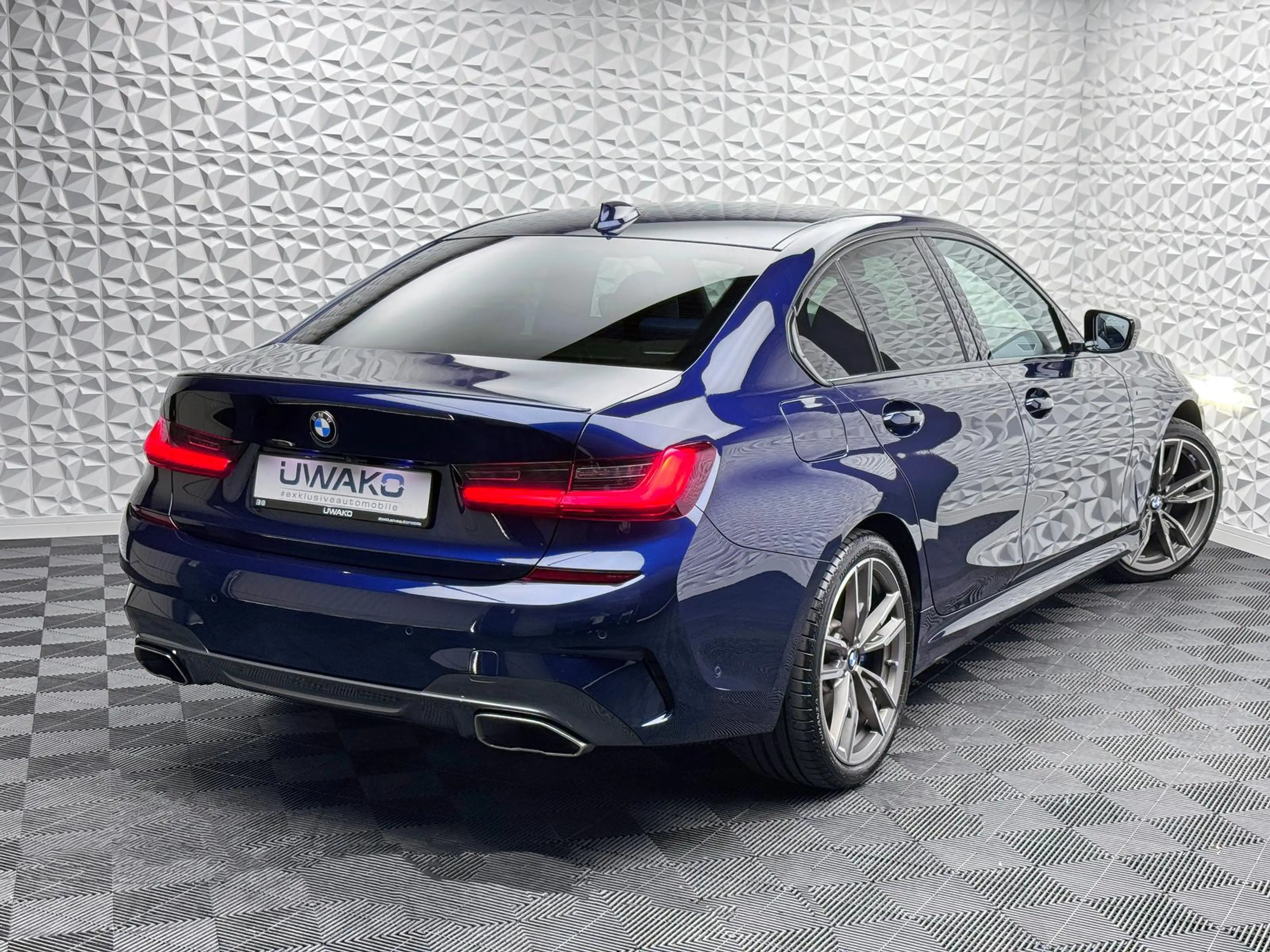 BMW 340 XDR*INDIVIDUAL*DEUTSCH*H&K*LASER*STANDHZ*PANO*ACC — photo 3