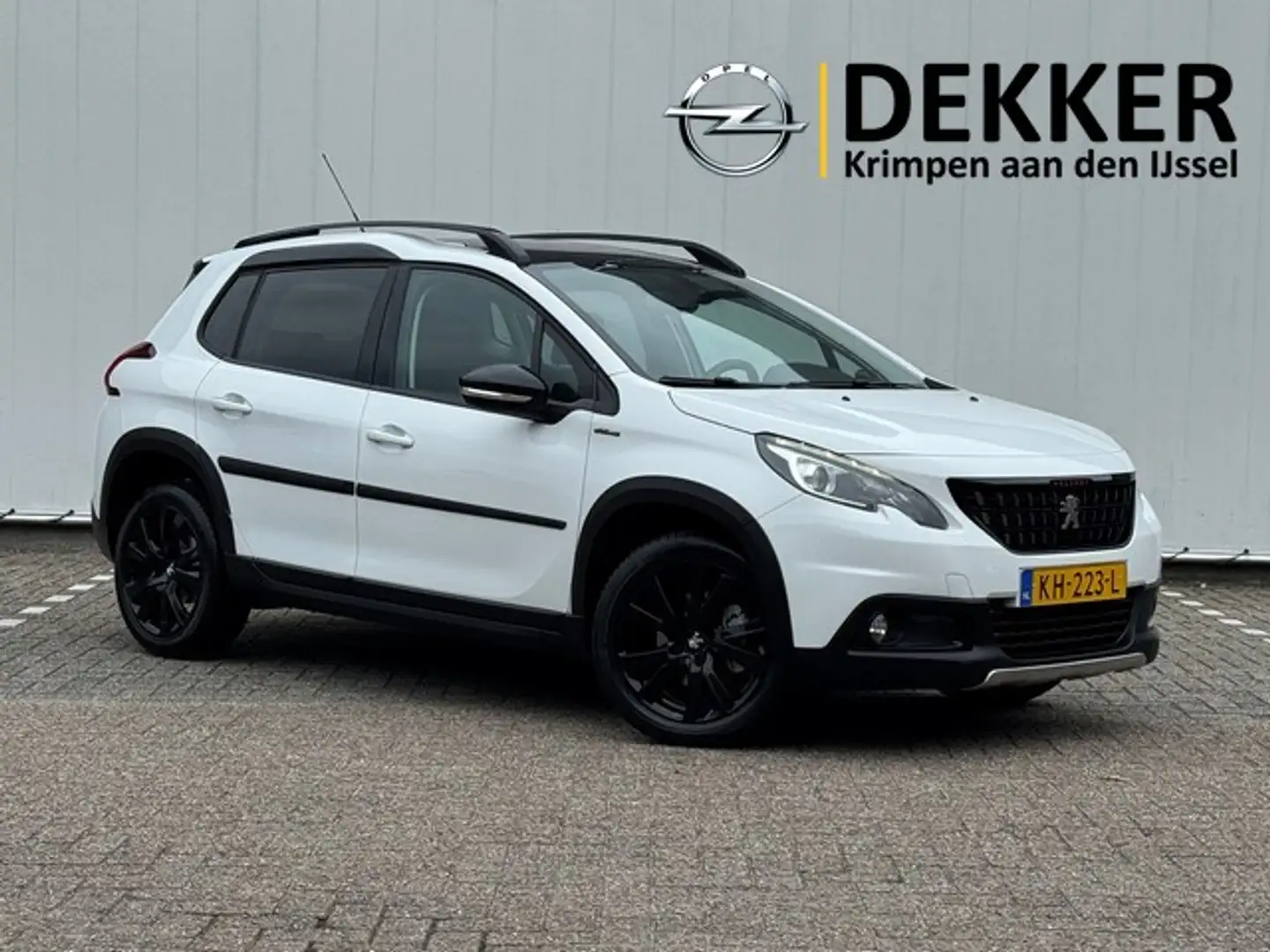 Peugeot 2008 1.2 PureTech GT-line met Navi/Camera, Panoramadak, Weiß - 1