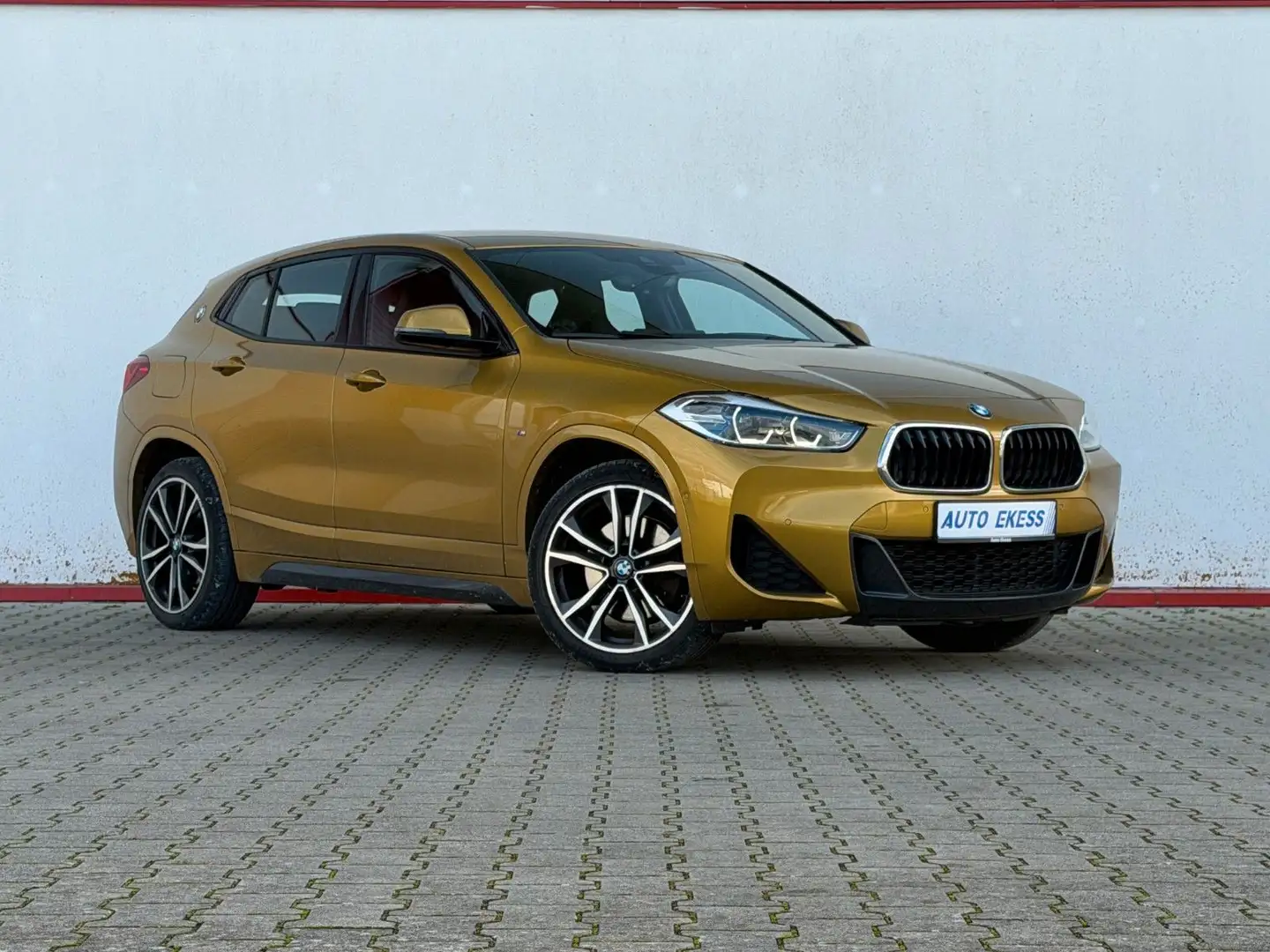 BMW X2 xDrive 25e M Sport ACC*SCHALENSITZE*H/K* Gold - 1