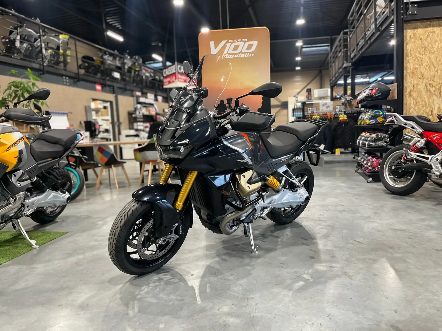 Moto Guzzi V 100 - 2