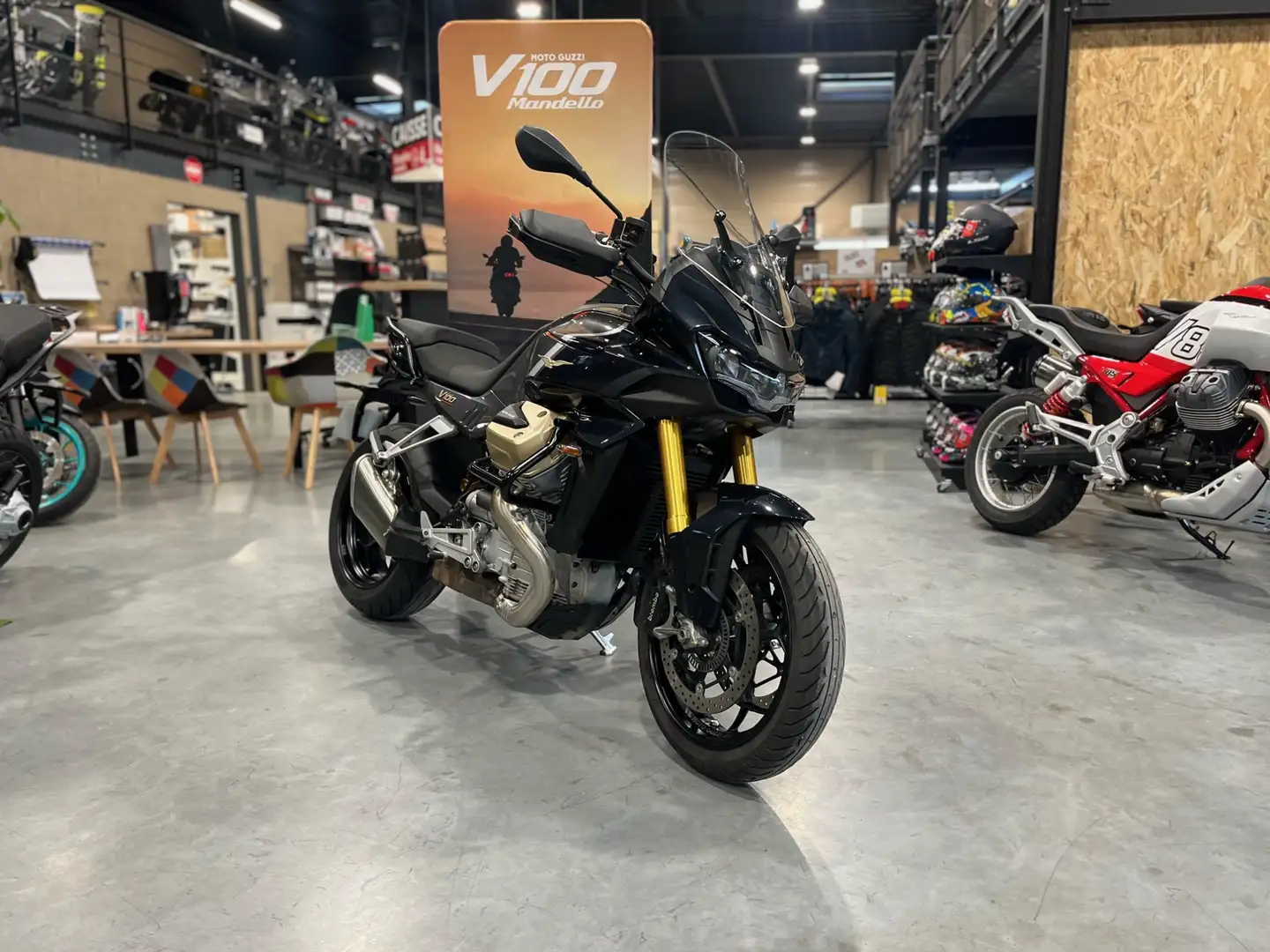 Moto Guzzi V 100 - 1