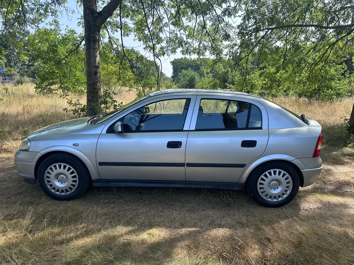 Opel Astra 1.6 Club apk t/m 09-04-2026 Grijs - 2