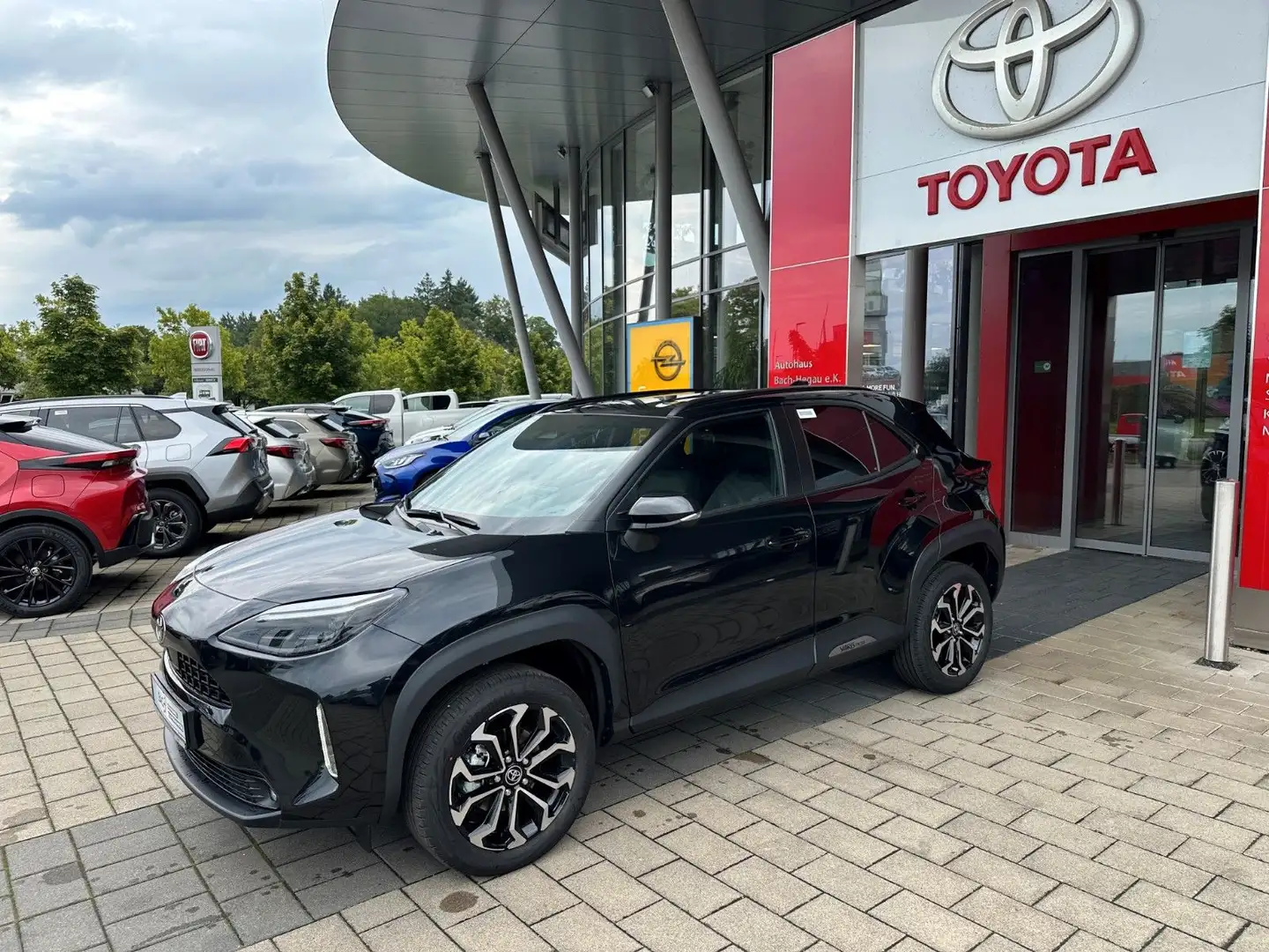 Toyota Yaris Cross Hybrid FWD Teamplayer + WINTER PAKET Schwarz - 2